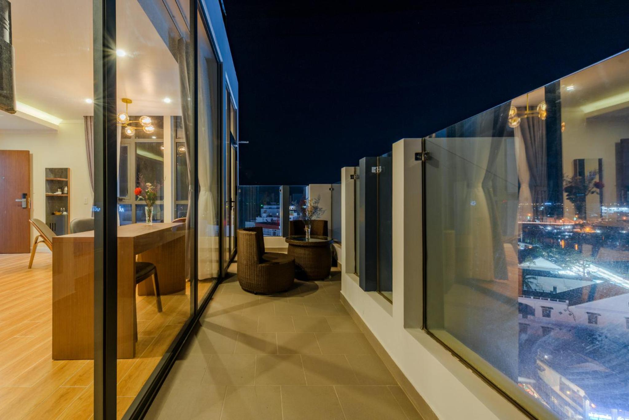 Executive Suite - Photo 12
