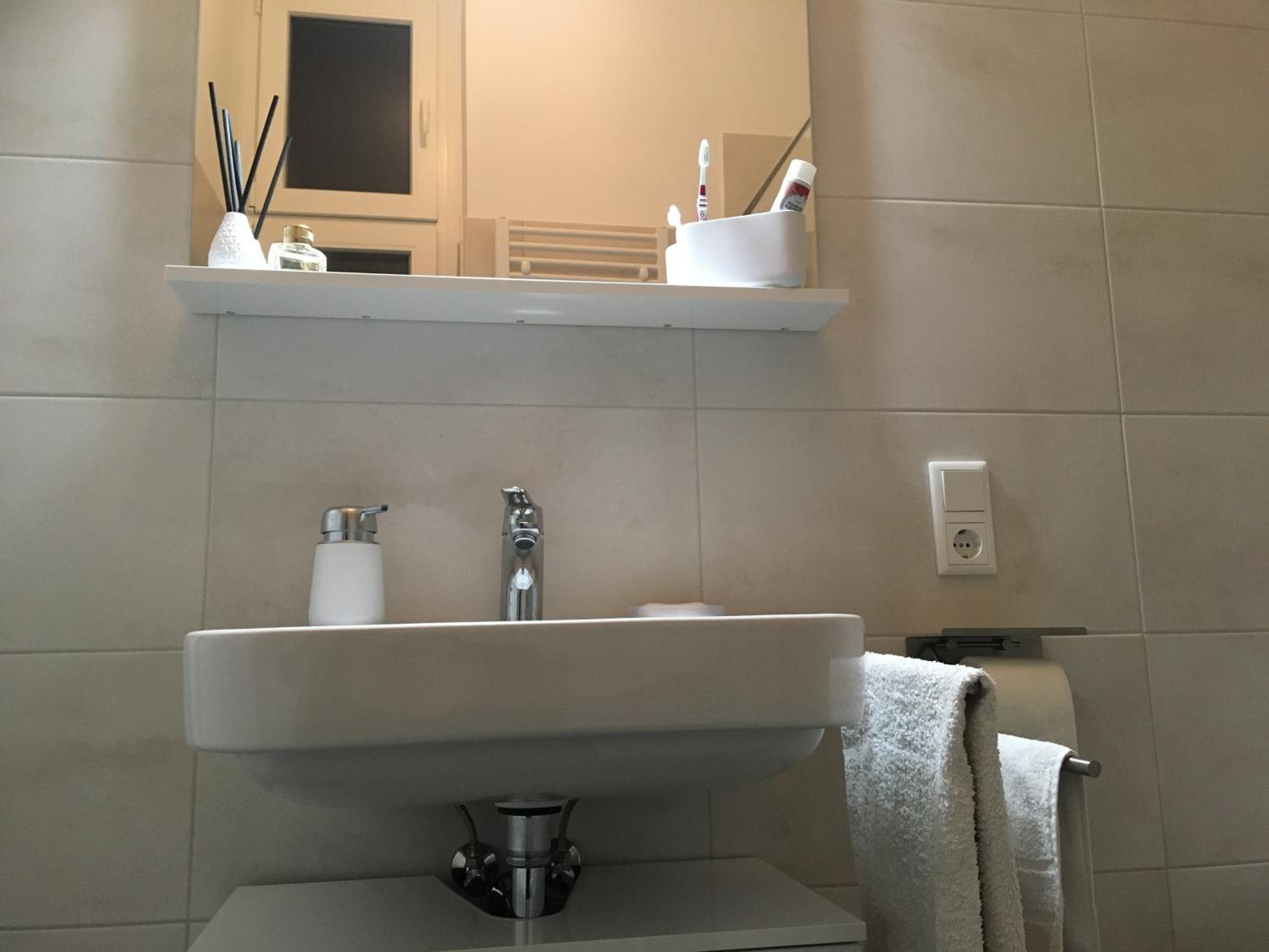 One-Bedroom Apartment - Photo 11