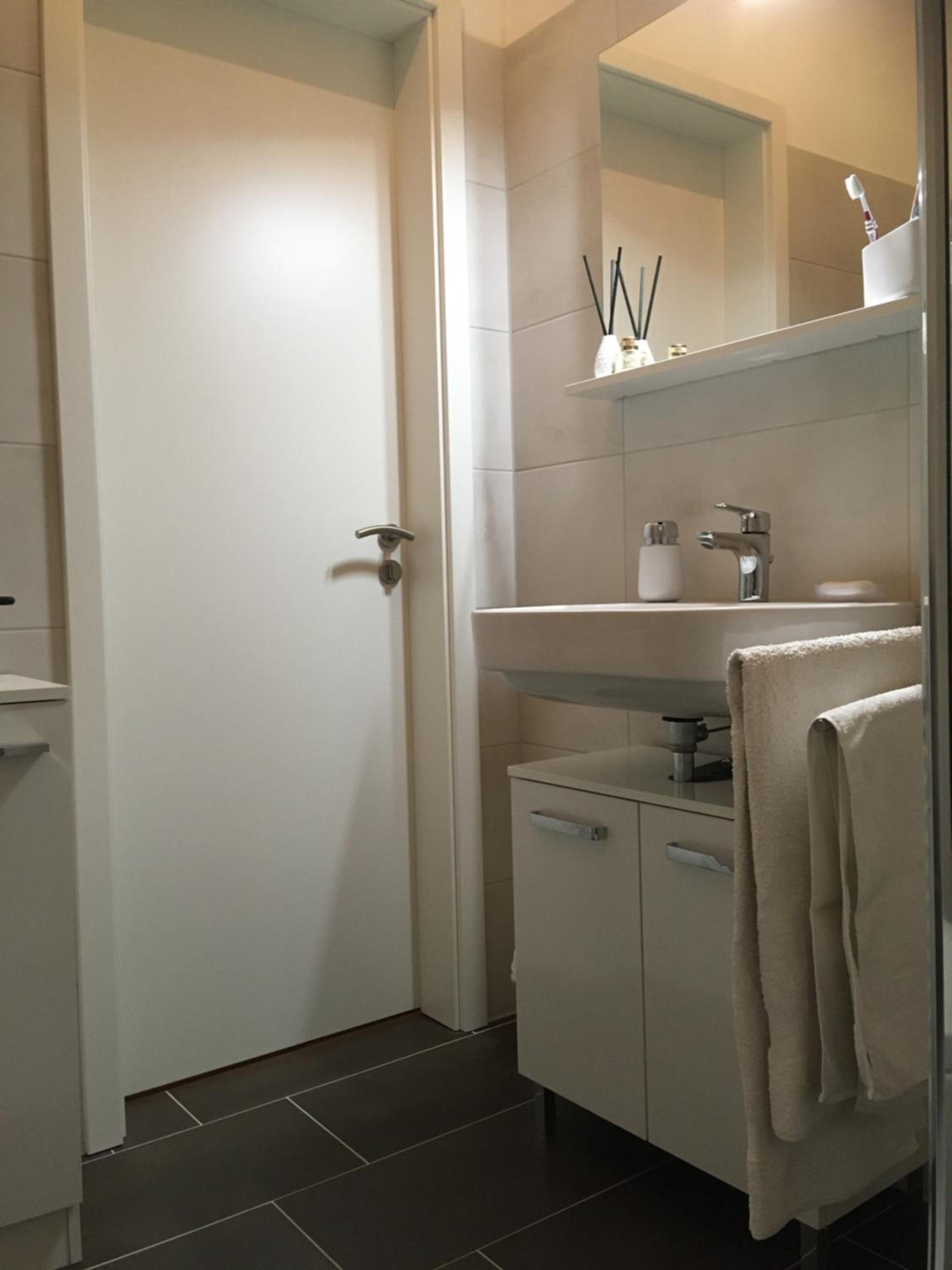 One-Bedroom Apartment - Photo 8