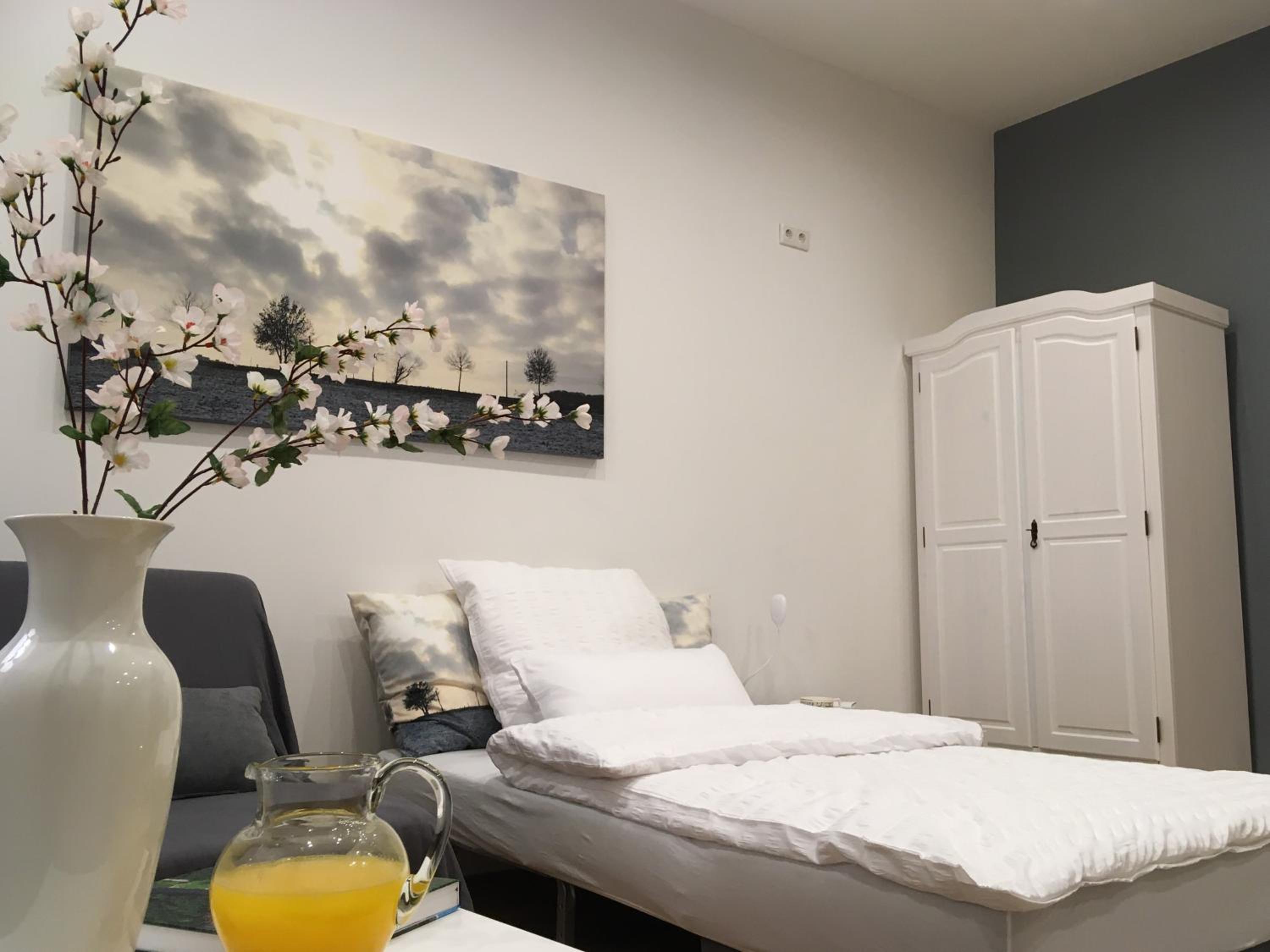 One-Bedroom Apartment - Photo 4
