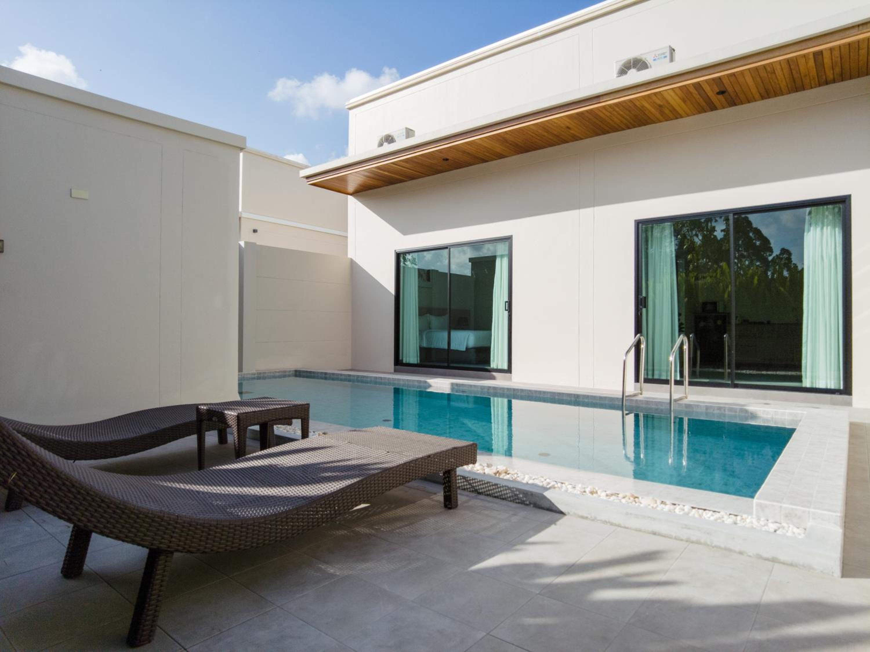 Villa with Private Pool - Photo 13