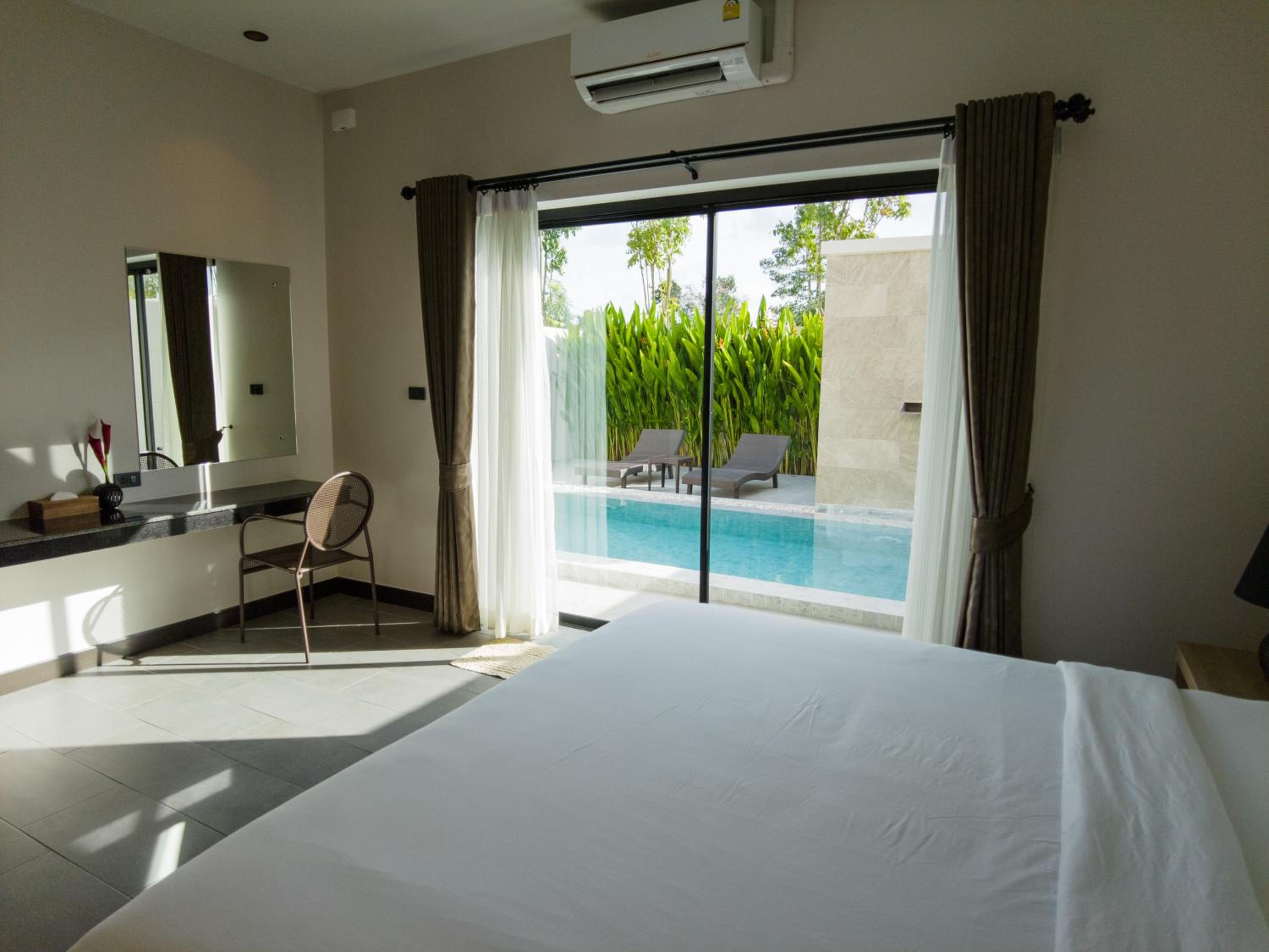 Villa with Private Pool - Photo 10
