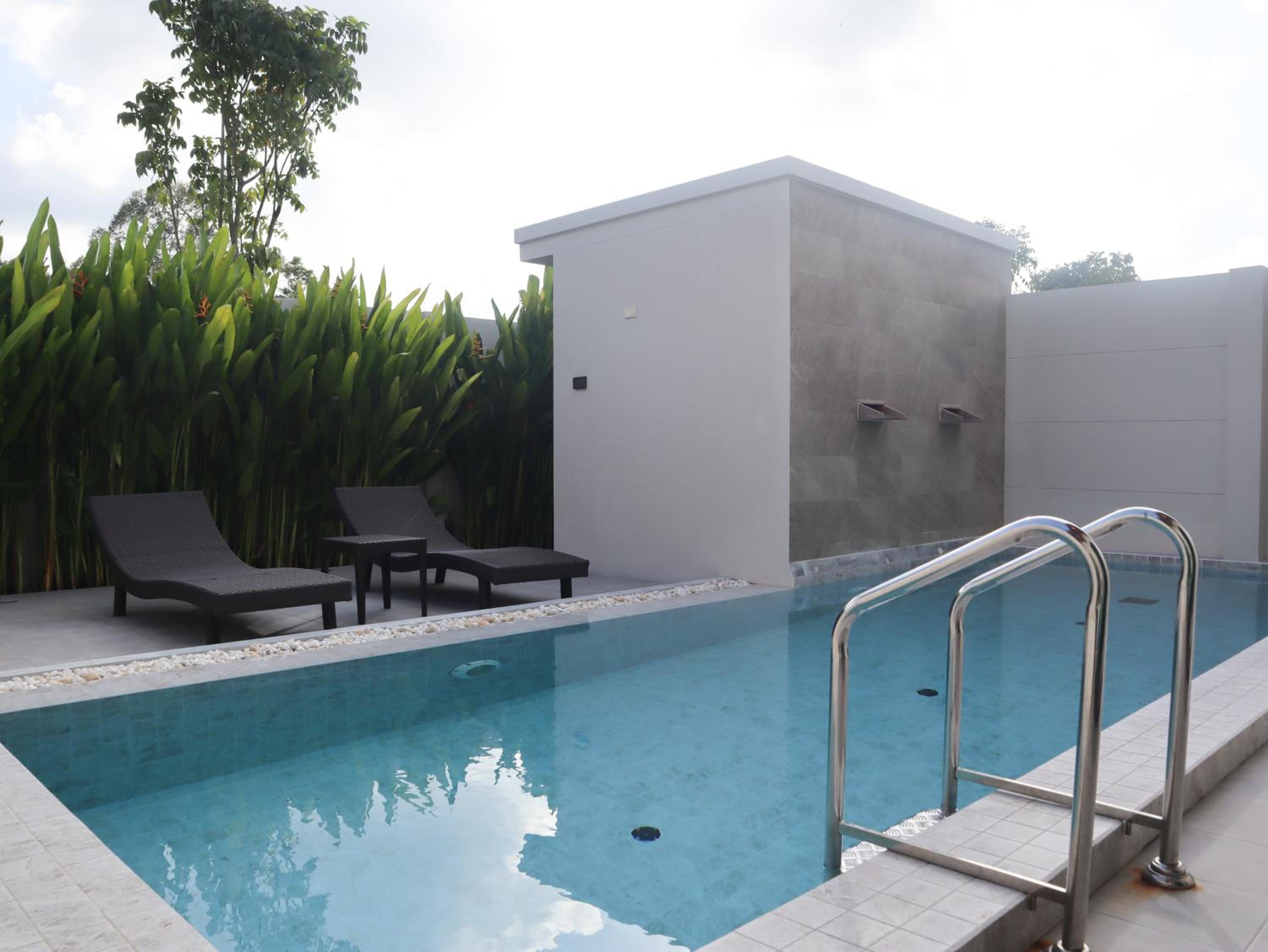 Villa with Private Pool - Photo 2