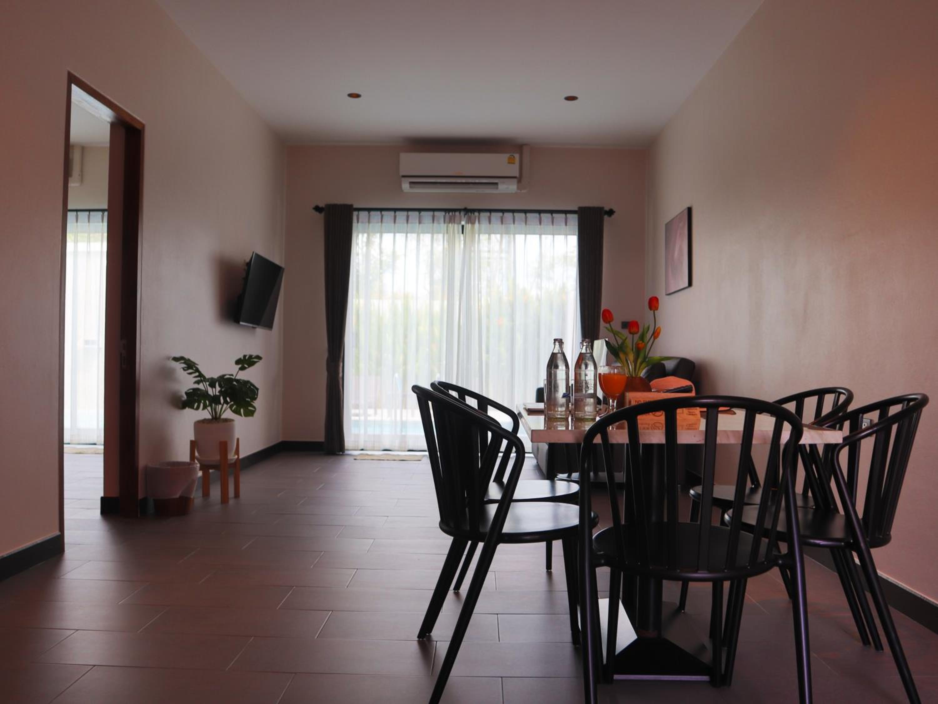 Two-Bedroom Villa - Photo 5