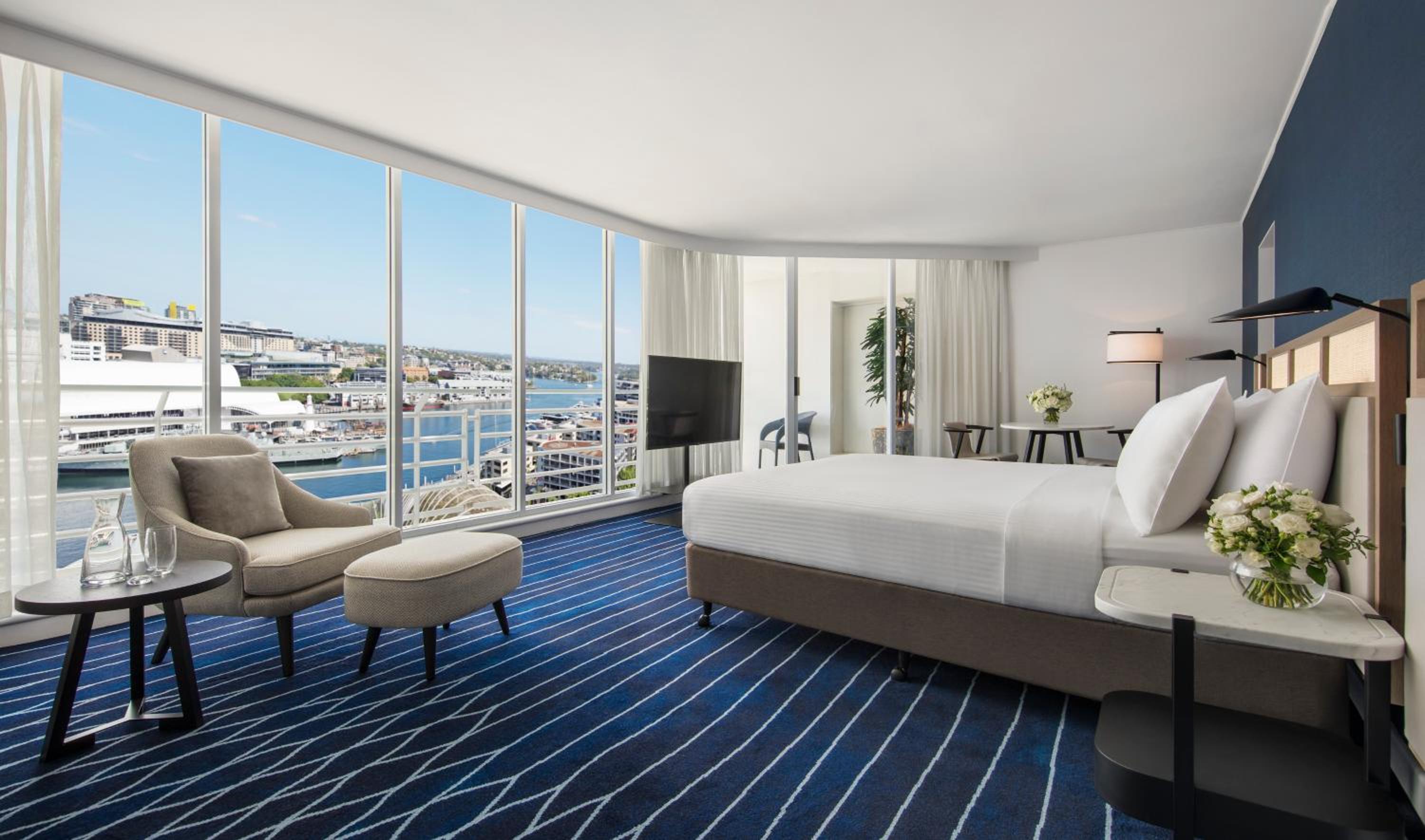 Suite with Balcony (Non Smoking) - Photo 7