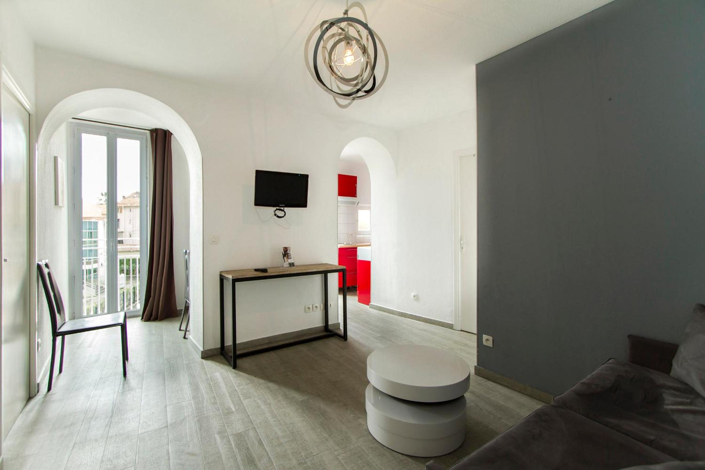 Superior One-Bedroom Apartment - Photo 1