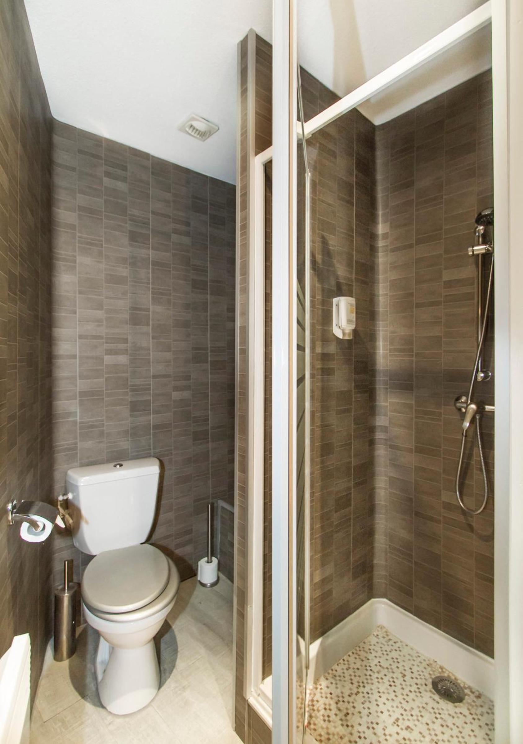 Superior One-Bedroom Apartment - Photo 11