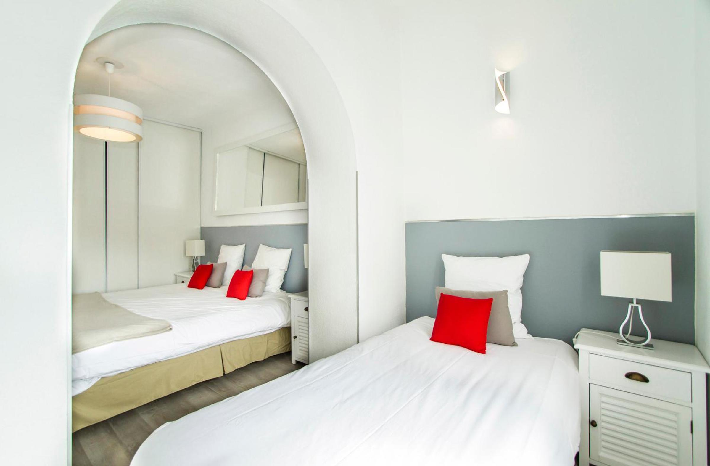 Superior One-Bedroom Apartment - Photo 8