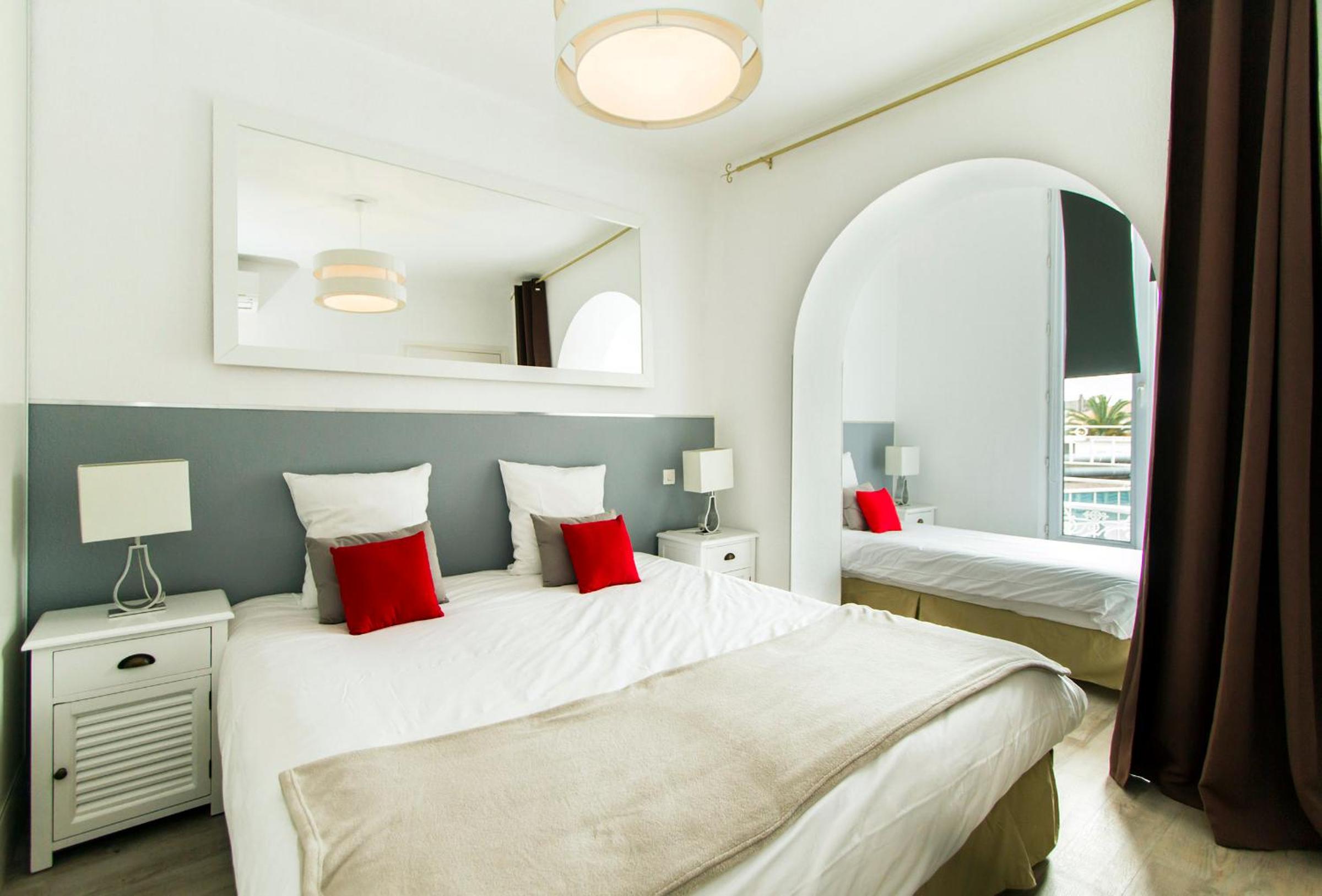 Superior One-Bedroom Apartment - Photo 6