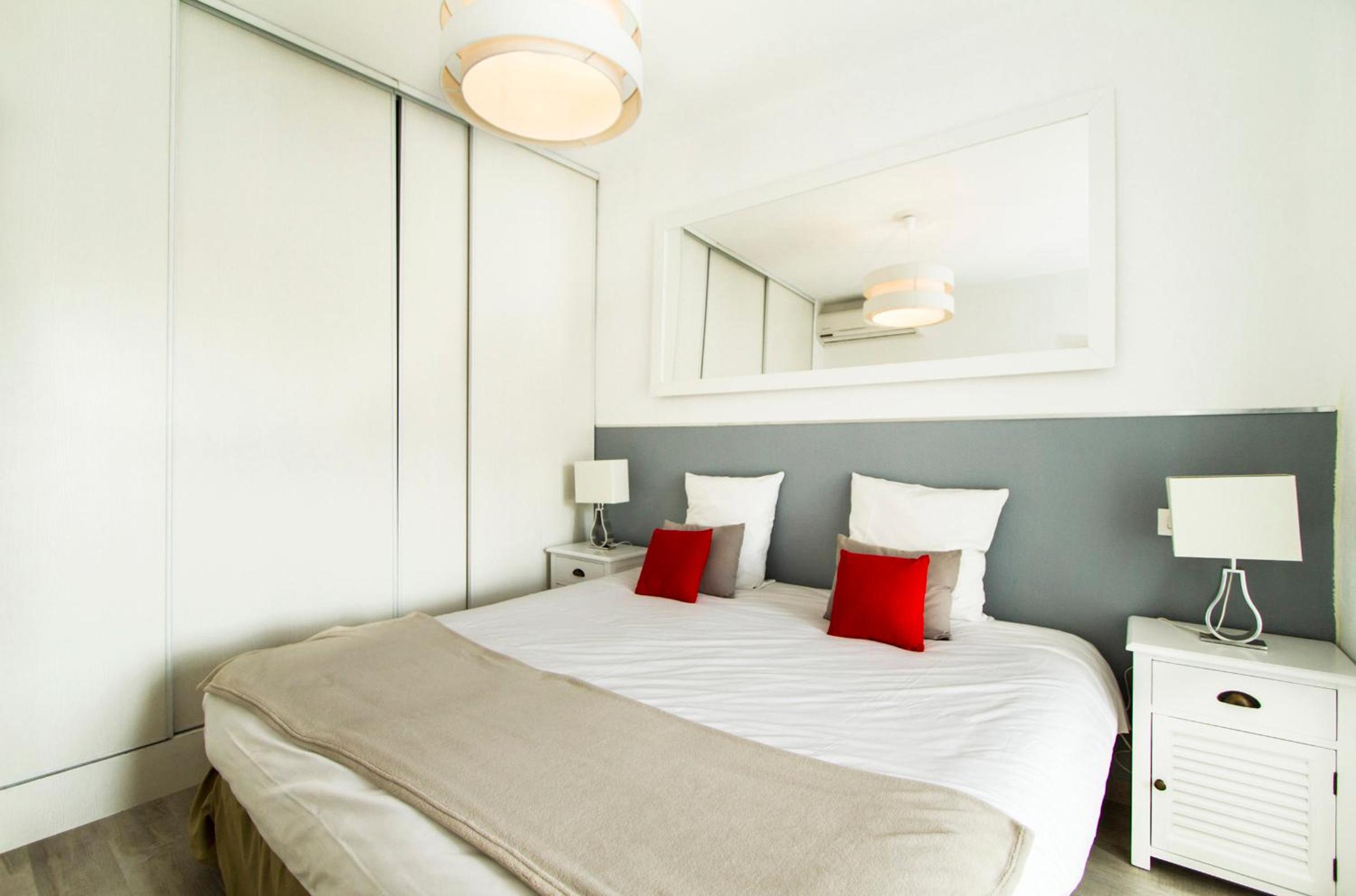 Superior One-Bedroom Apartment - Photo 7