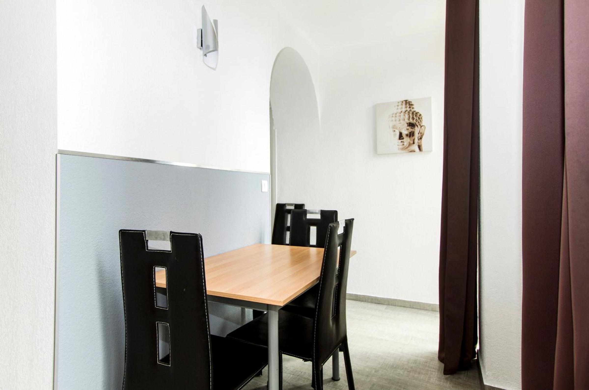 Superior One-Bedroom Apartment - Photo 5