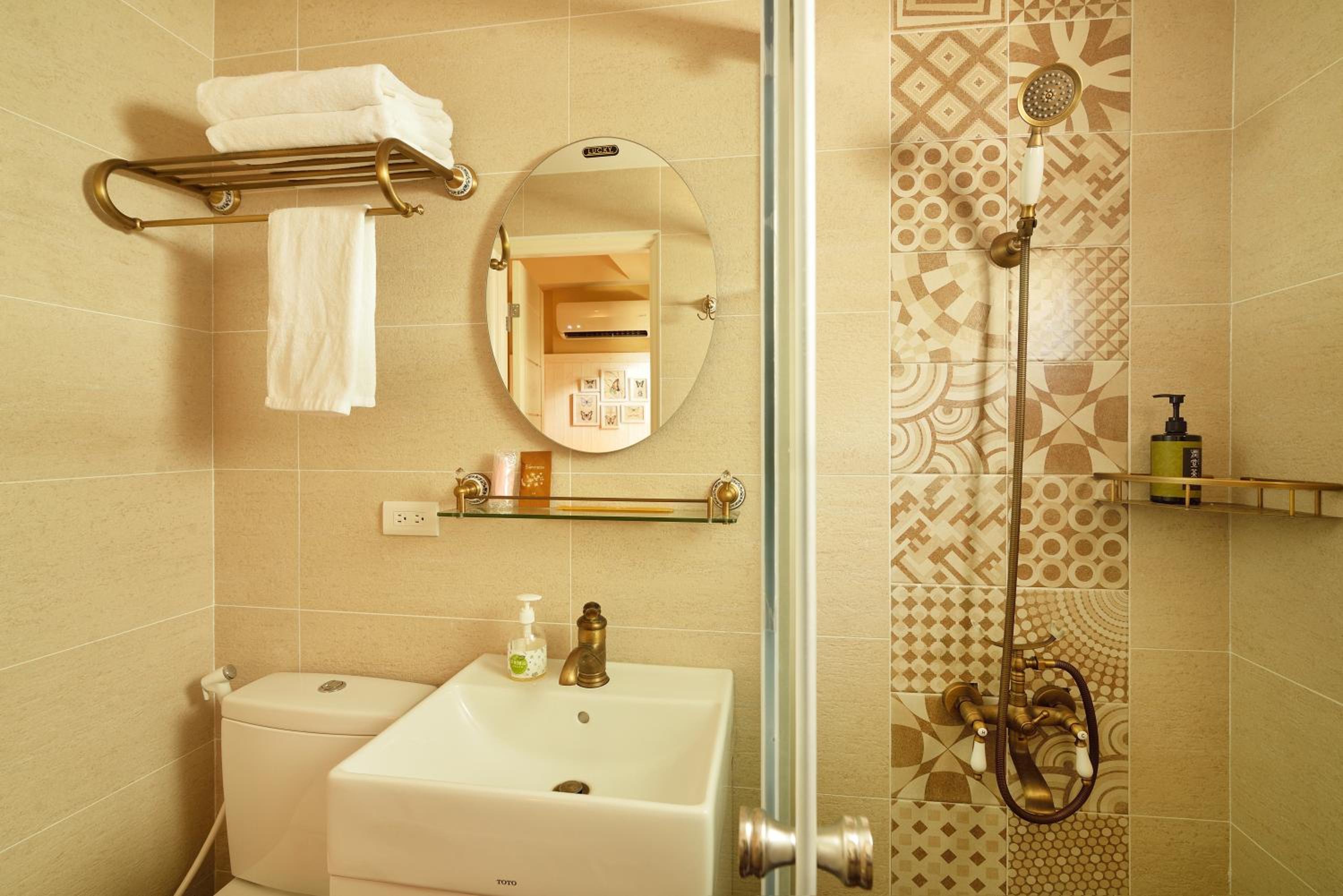 Double Room - Photo 6