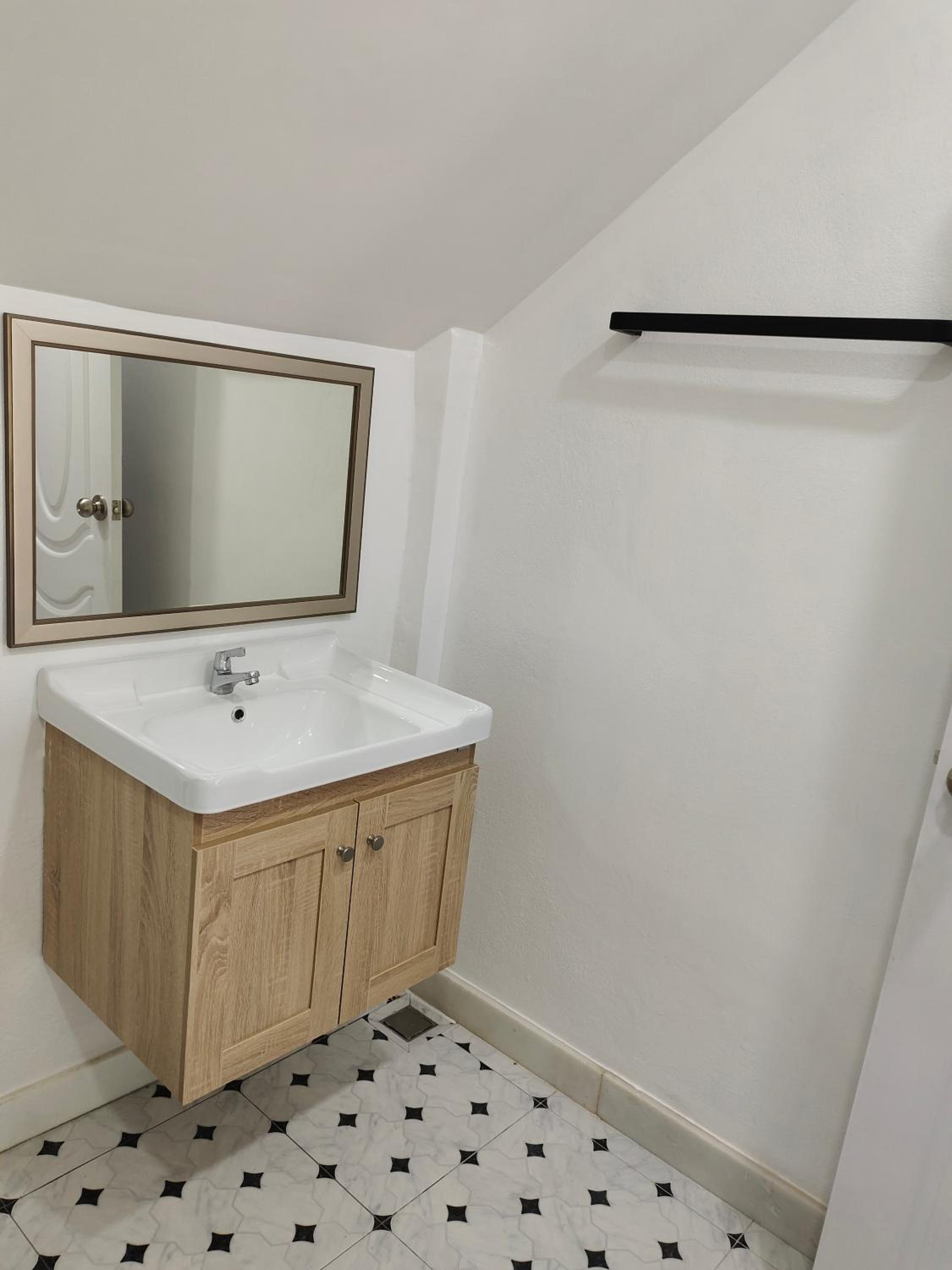 Two-Bedroom House - Photo 20