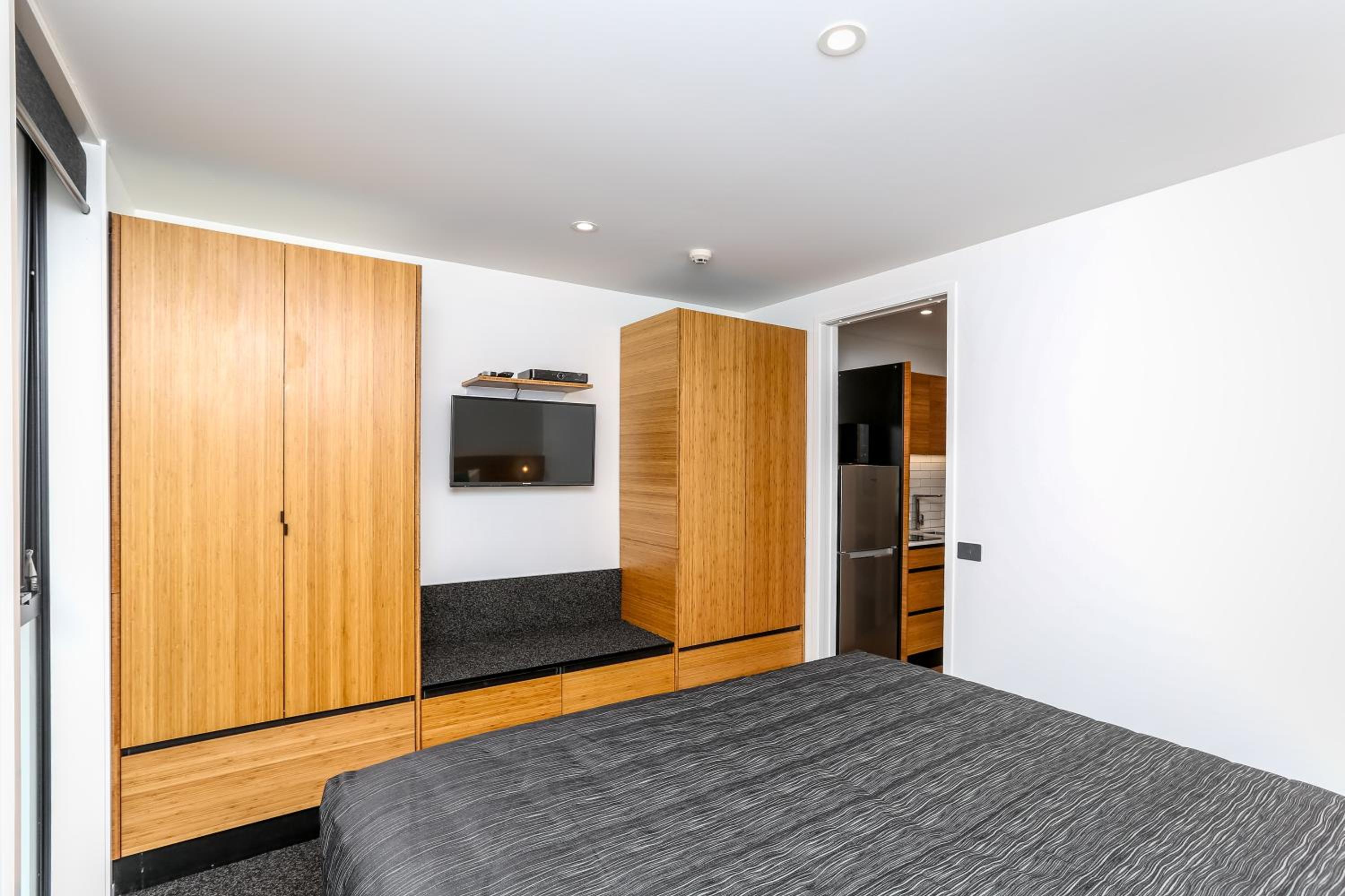 One-Bedroom Apartment photo 3
