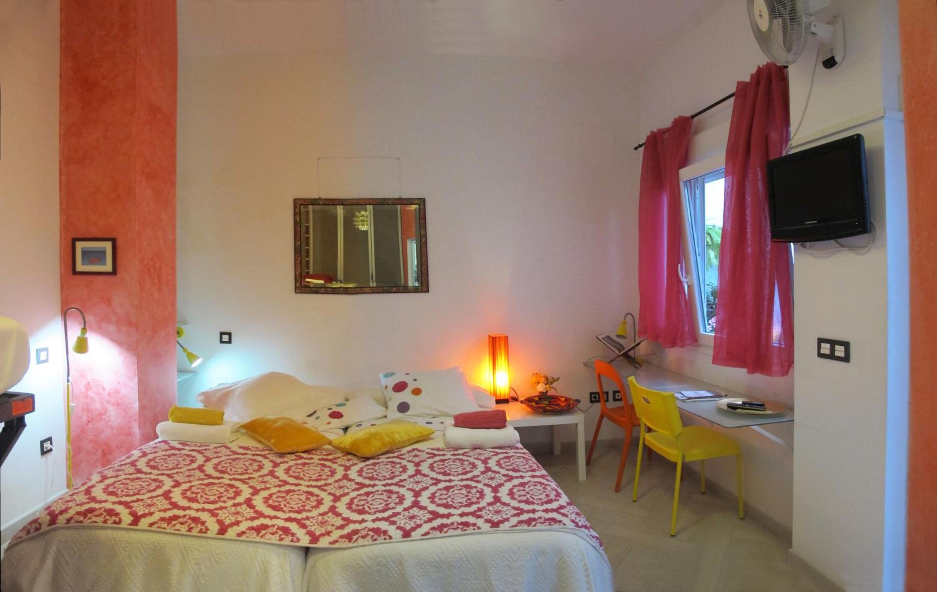 Double or Twin Room - Photo 8