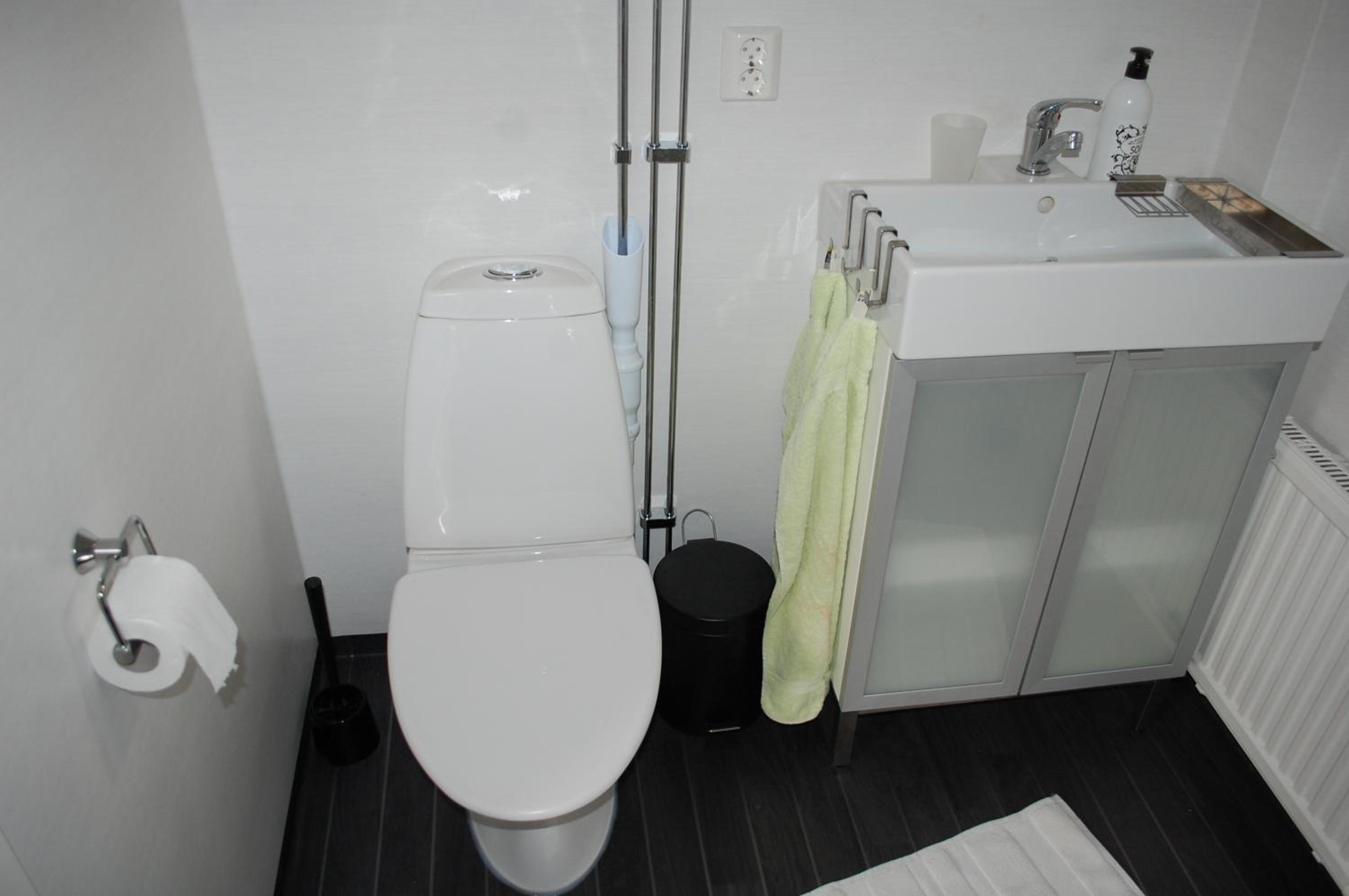 One-Bedroom House - Photo 17