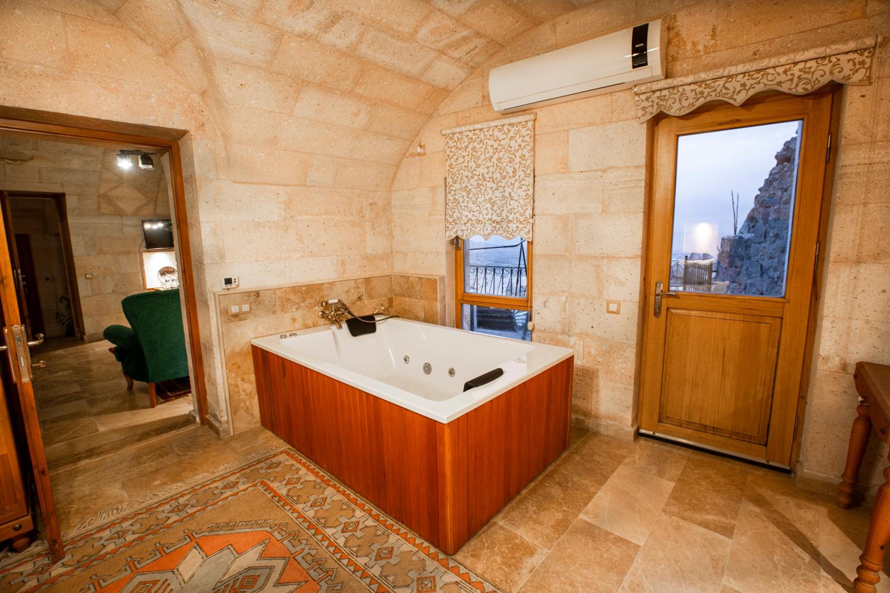 King Suite - Photo 5