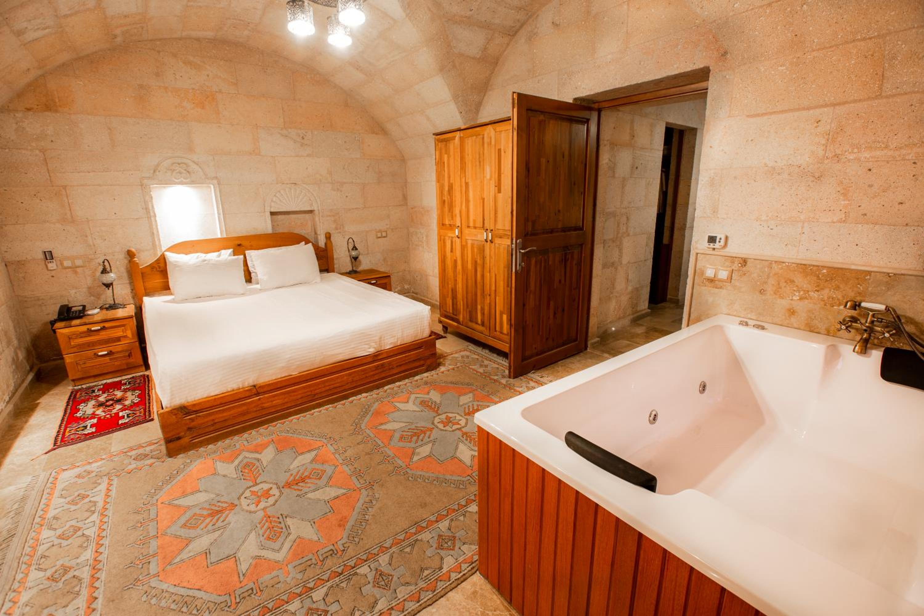 King Suite - Photo 1