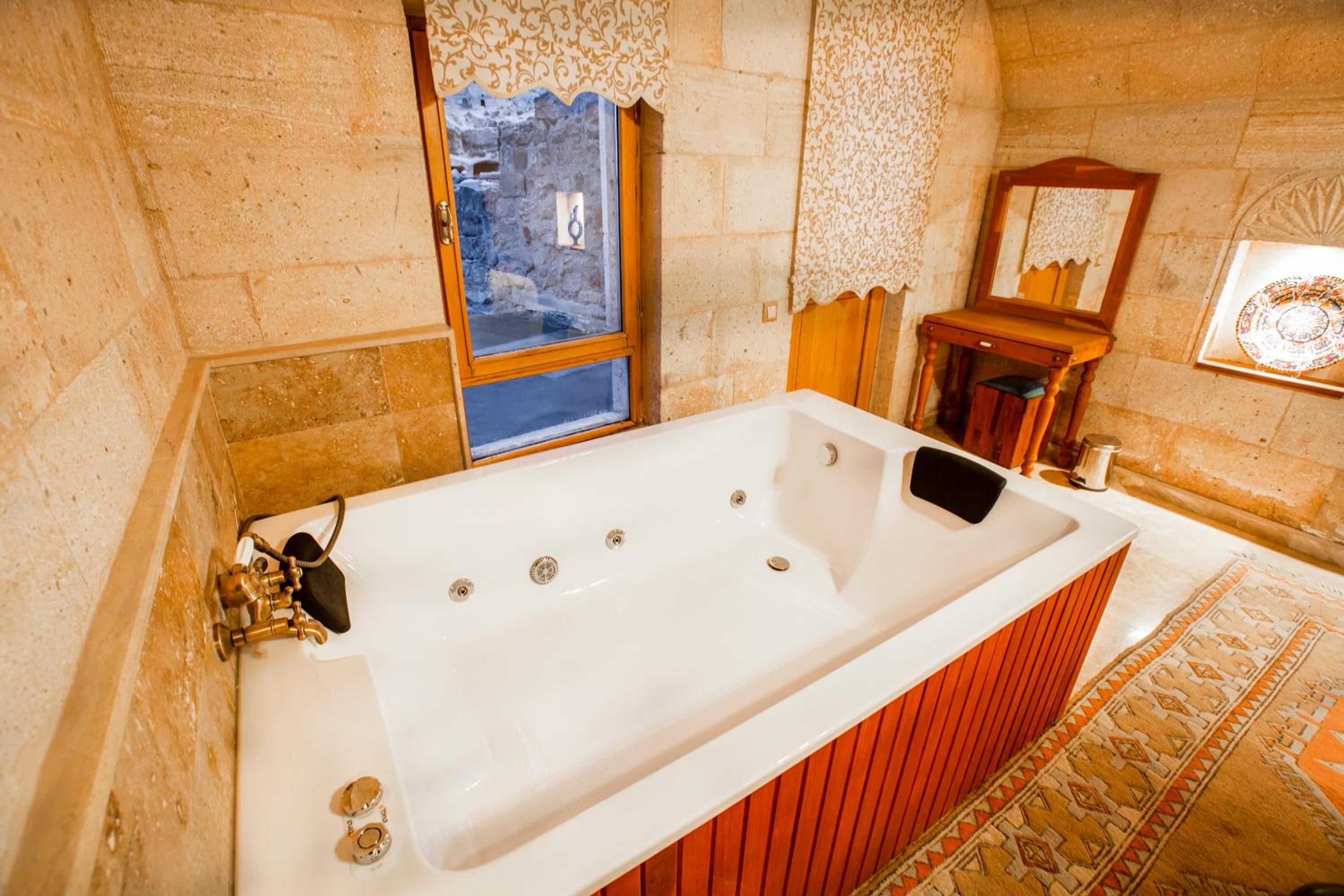 King Suite - Photo 8