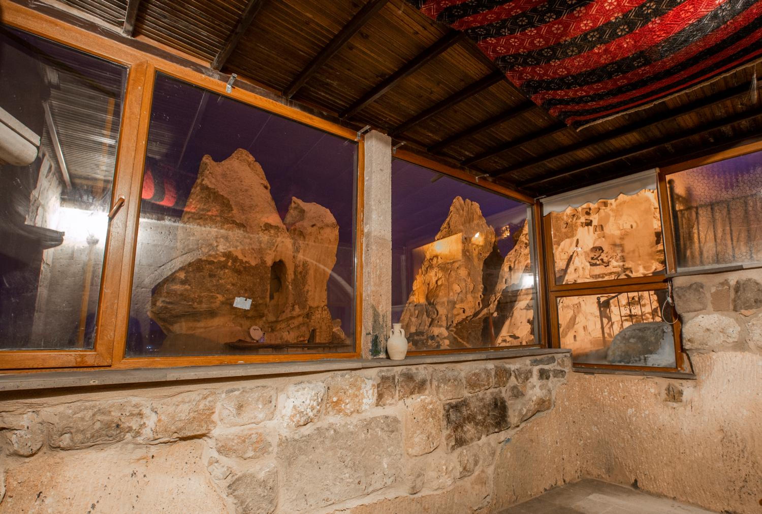 Deluxe Stone Suite  - Photo 3