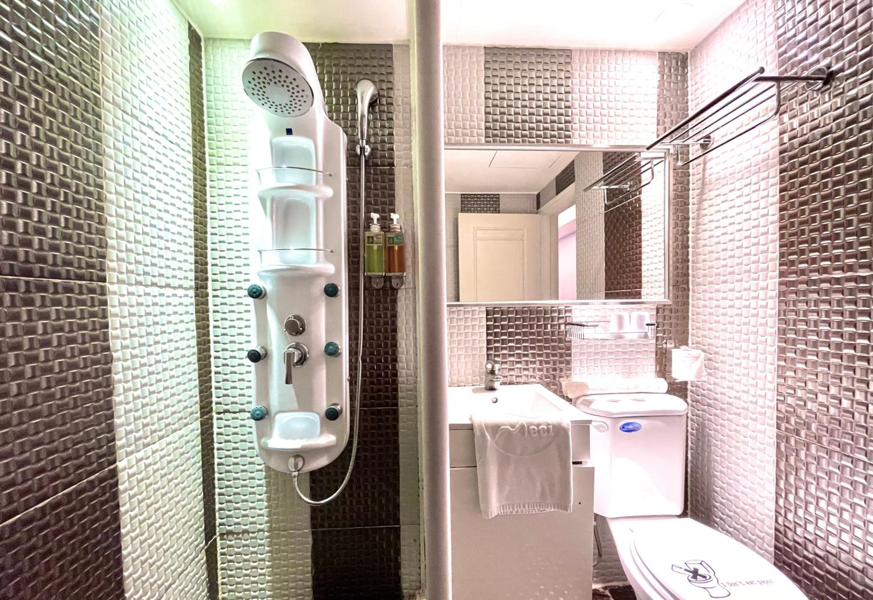 Double or Twin Room with Shower (Room Selected at Check-in) photo 2