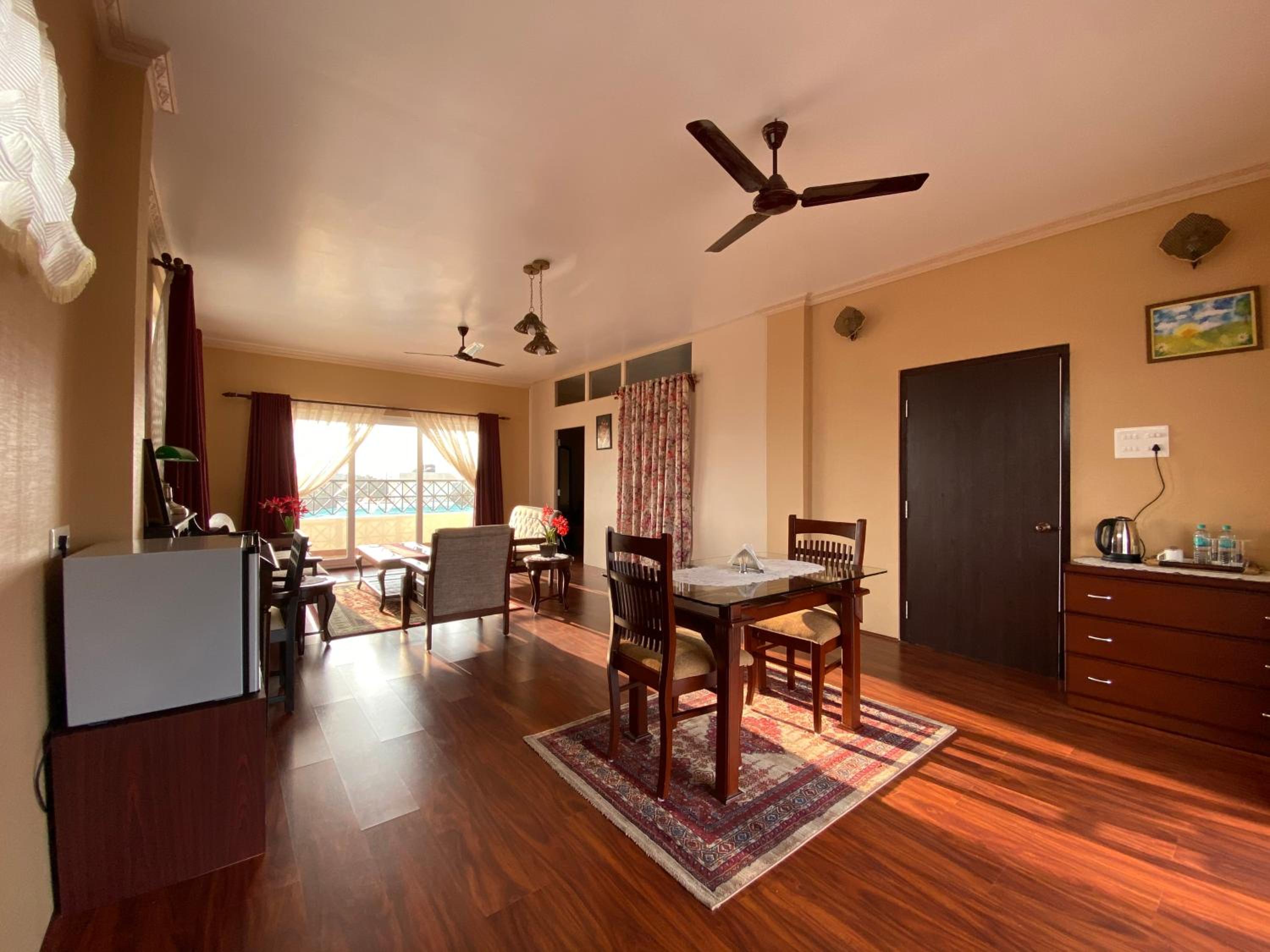 King Suite with Balcony photo 3