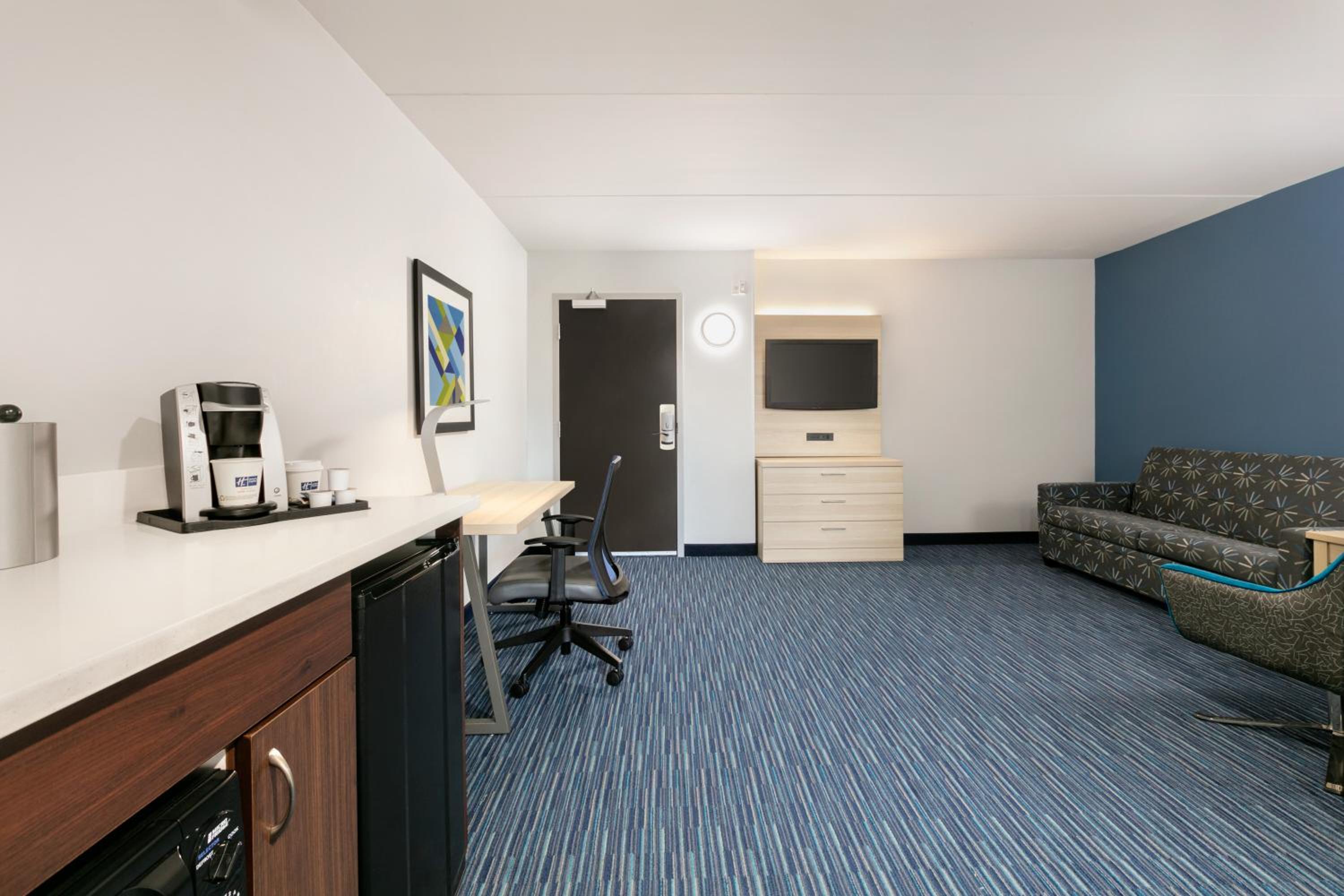 Suite with Two Queen Beds - Photo 23