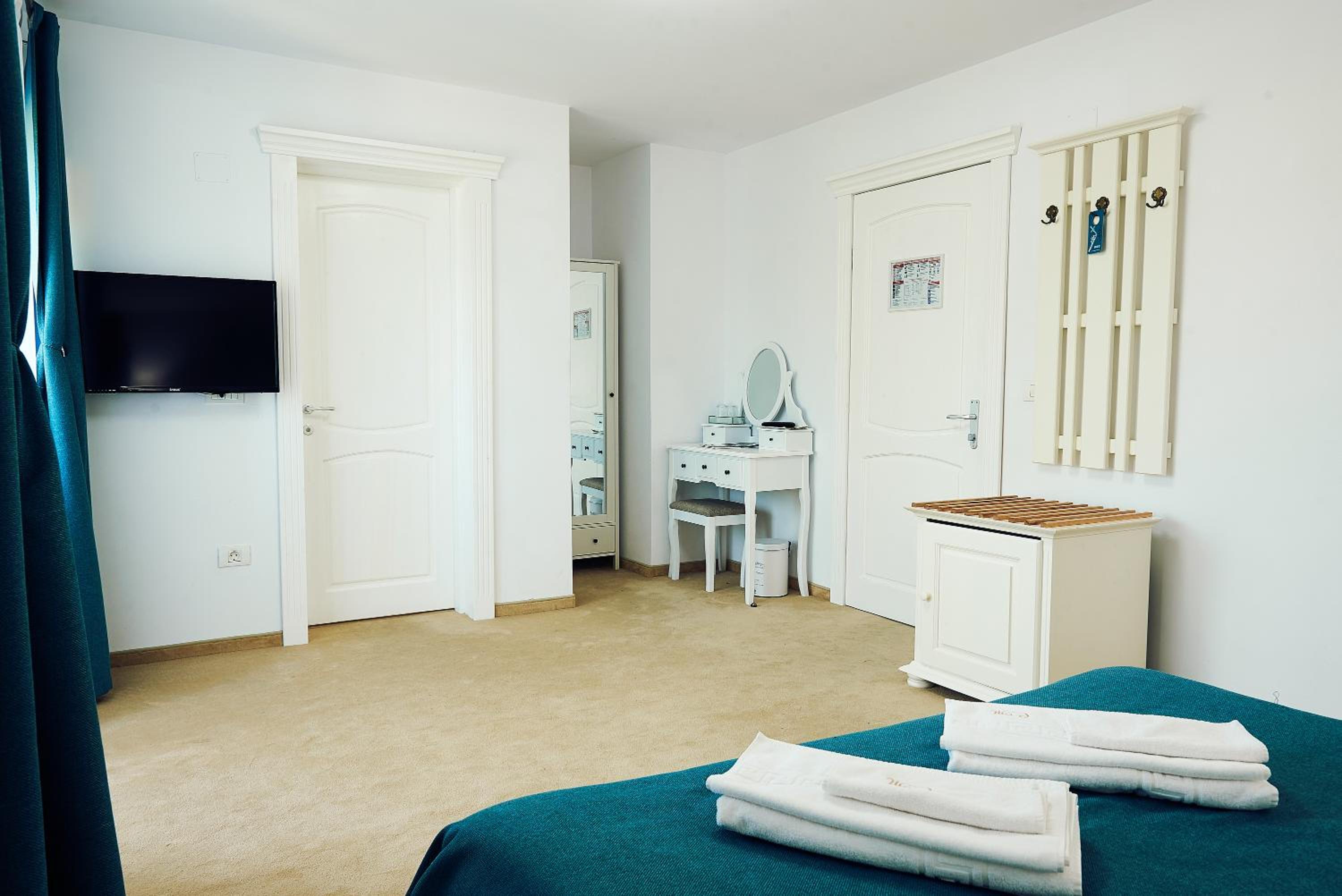 Standard King Room photo 1