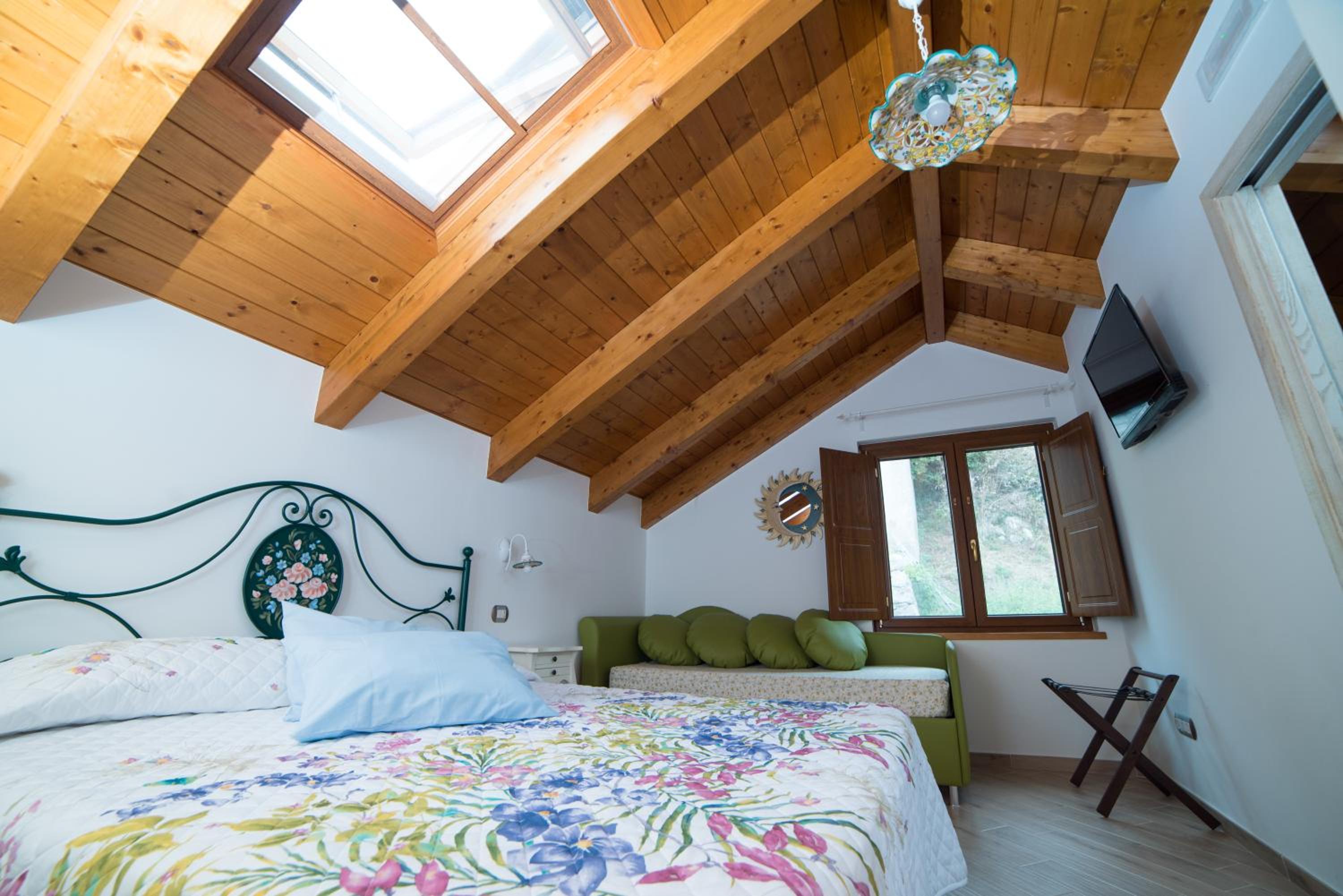 Deluxe Triple Room - Photo 6