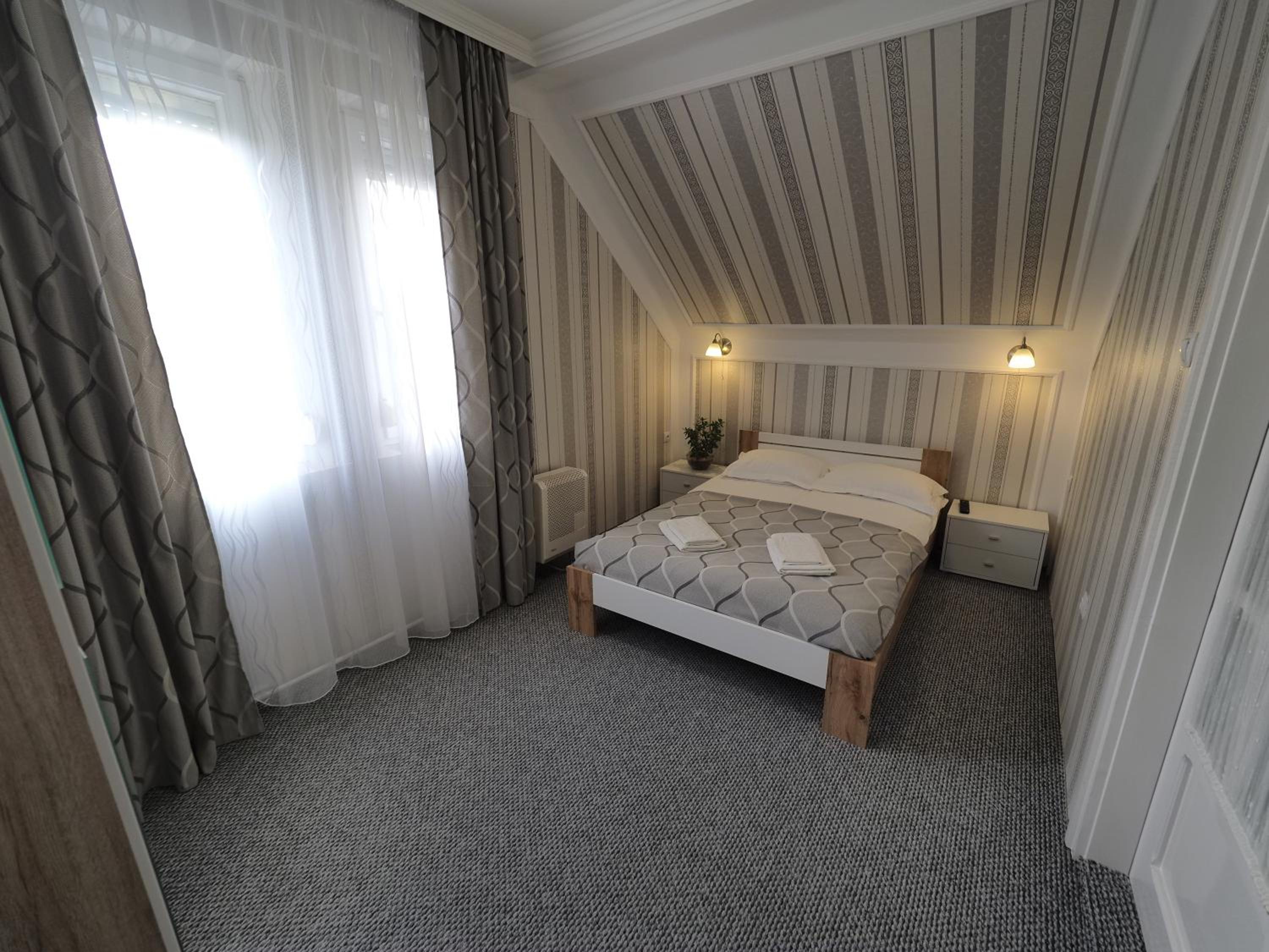 Apartment with Terrace - Photo 4