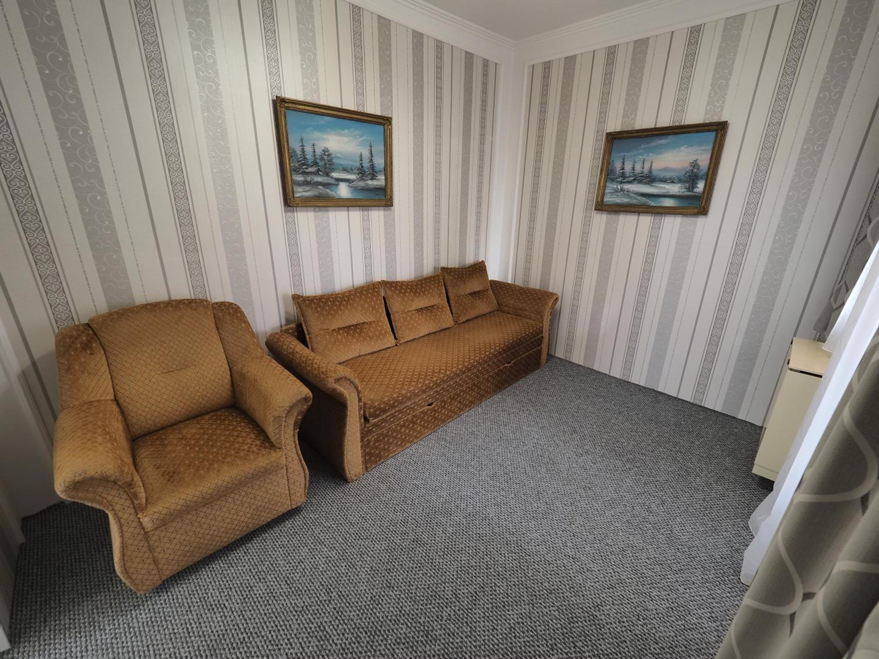Apartment with Terrace - Photo 5