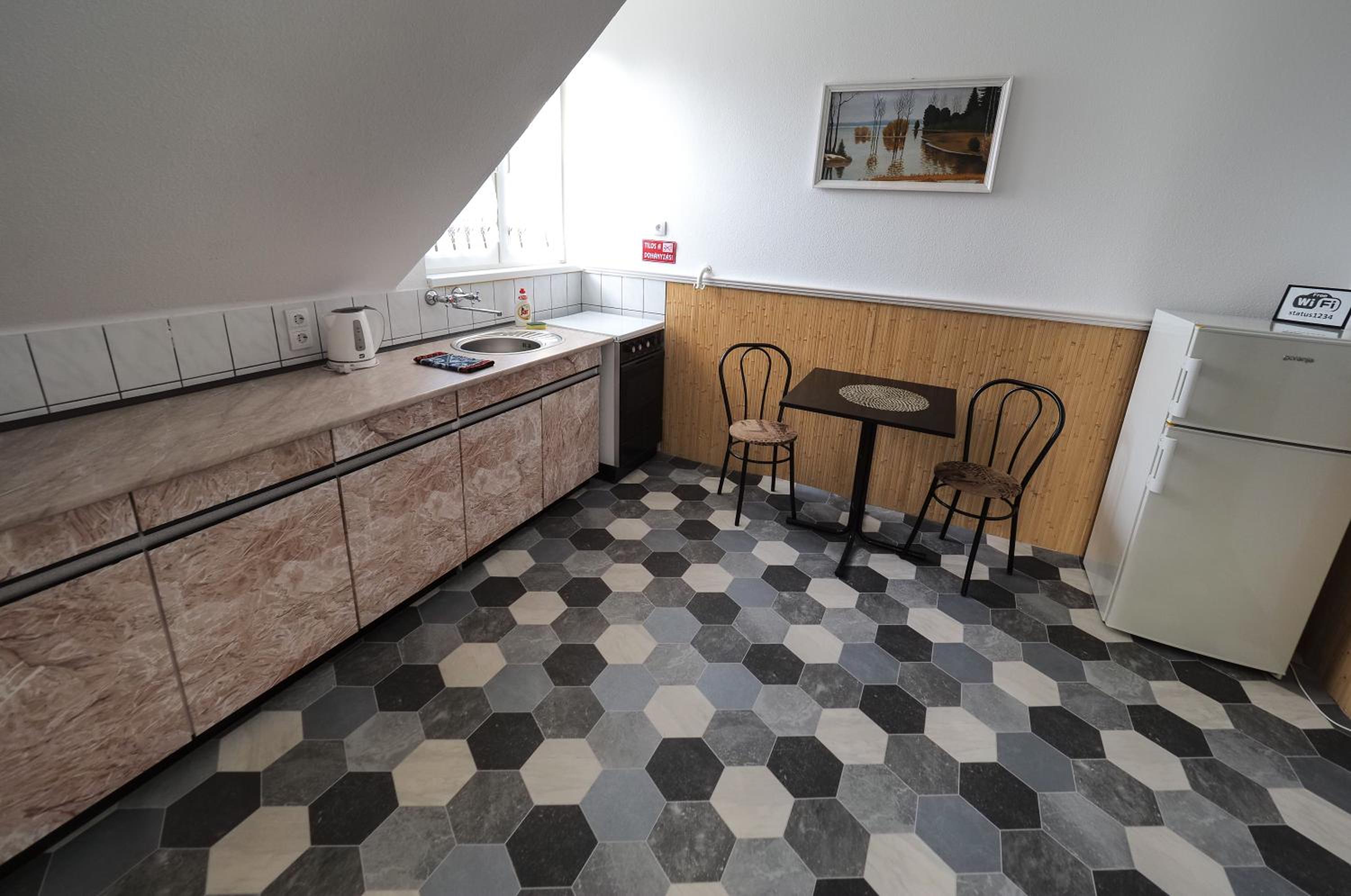 Apartment with Terrace - Photo 2