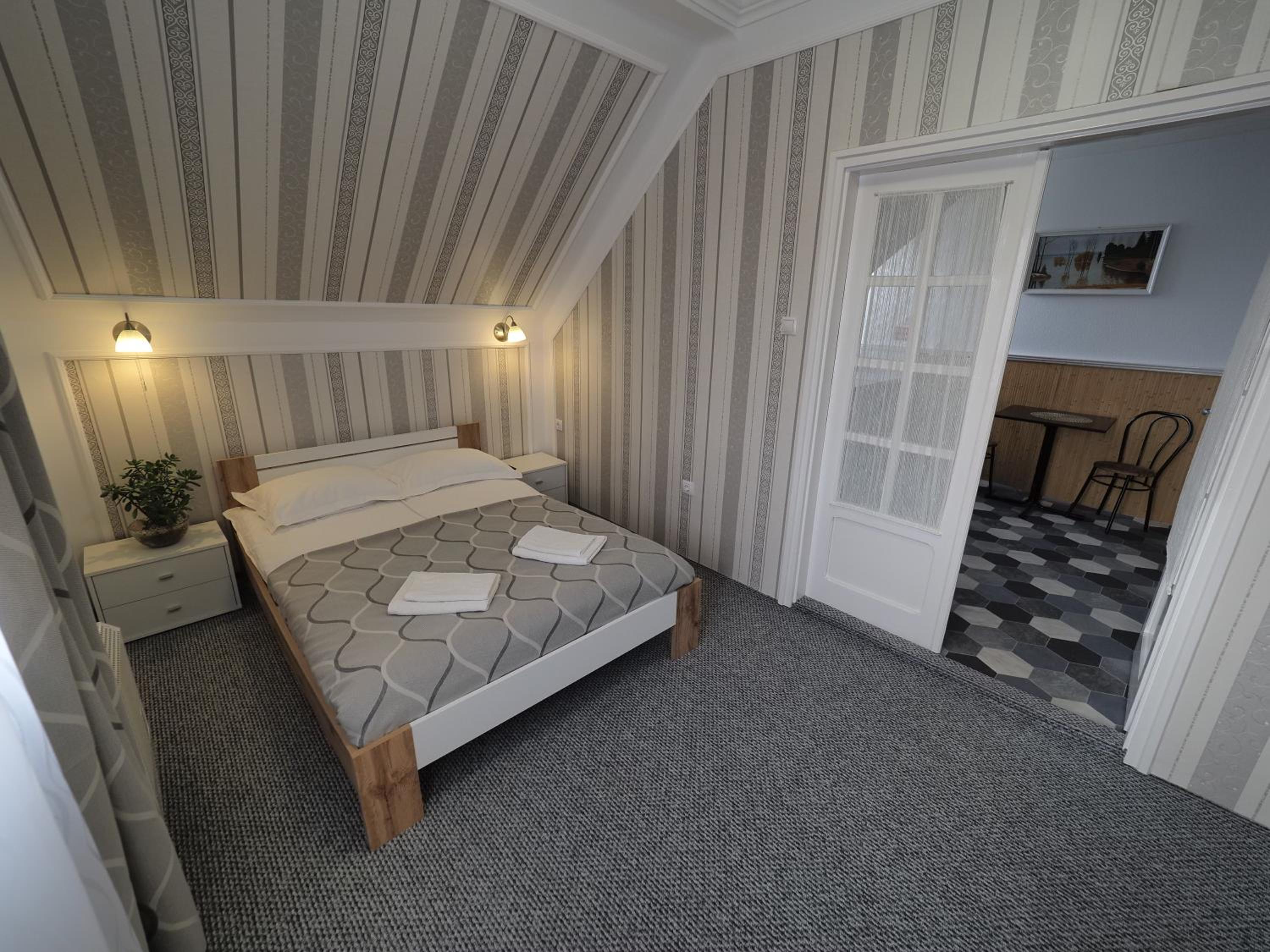 Apartment with Terrace - Photo 6