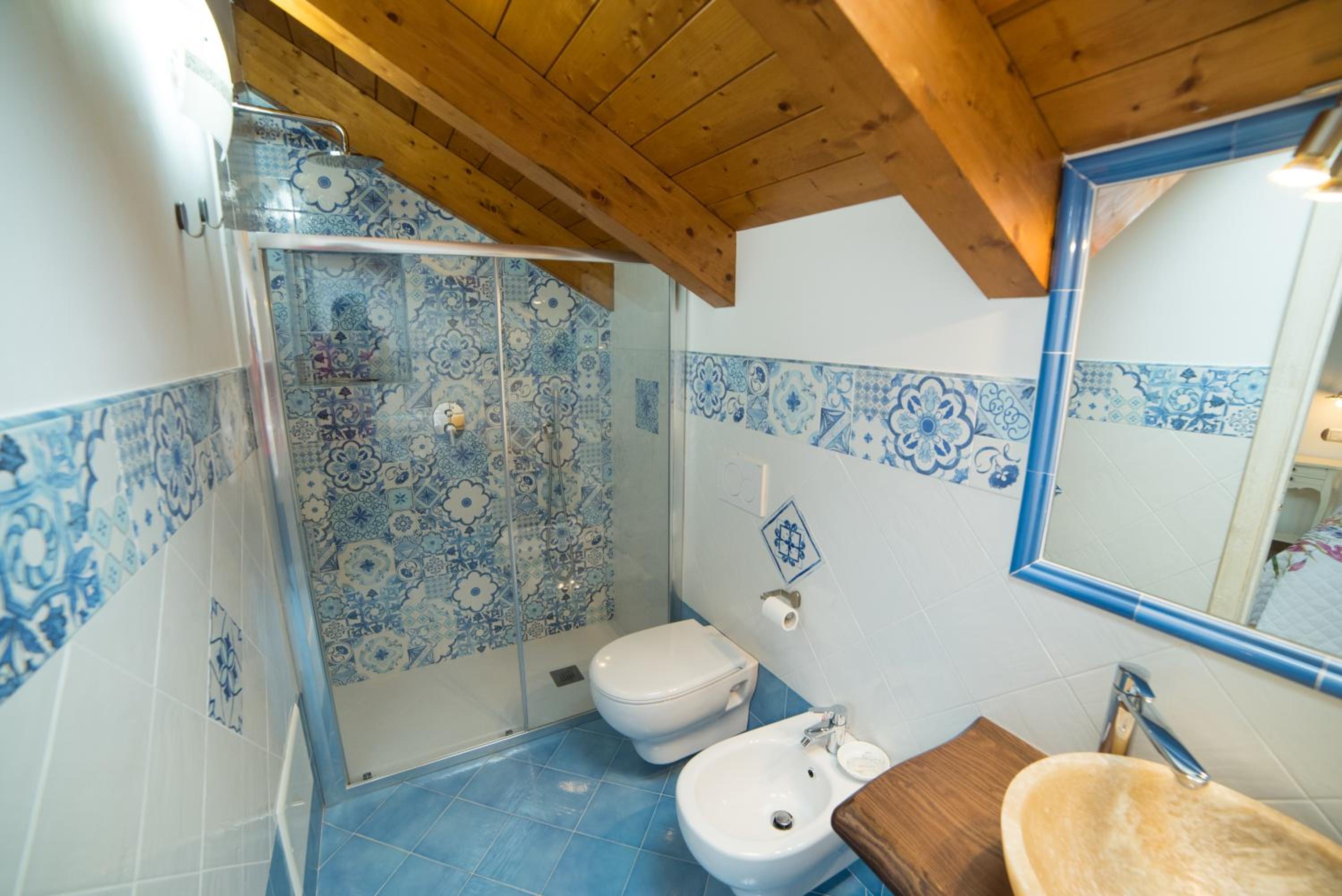 Deluxe Triple Room - Photo 13