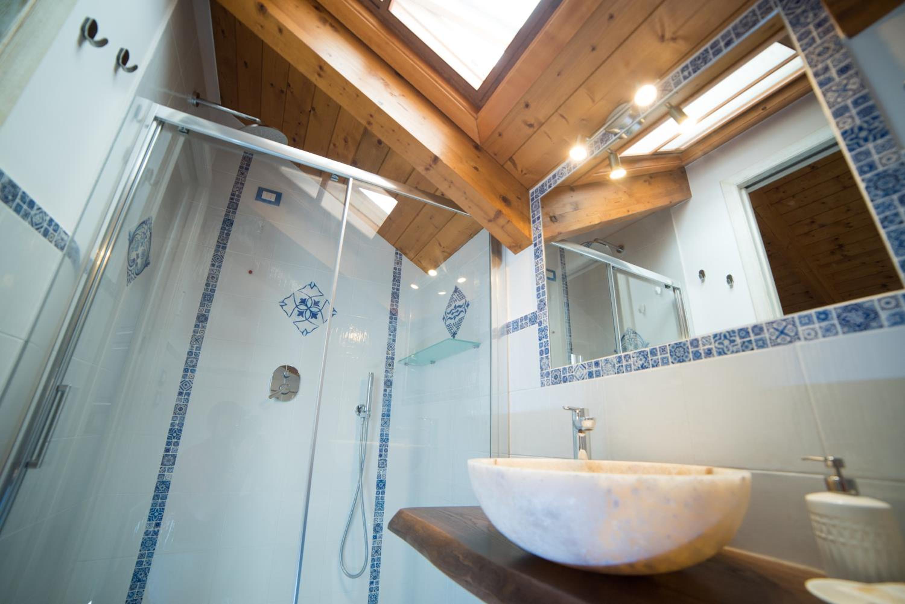 Double Room with Spa Bath - Photo 3
