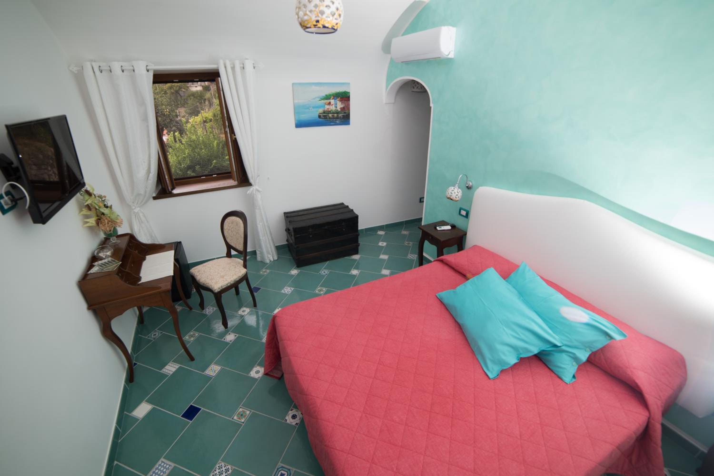 Double Room with Mountain View - Photo 3
