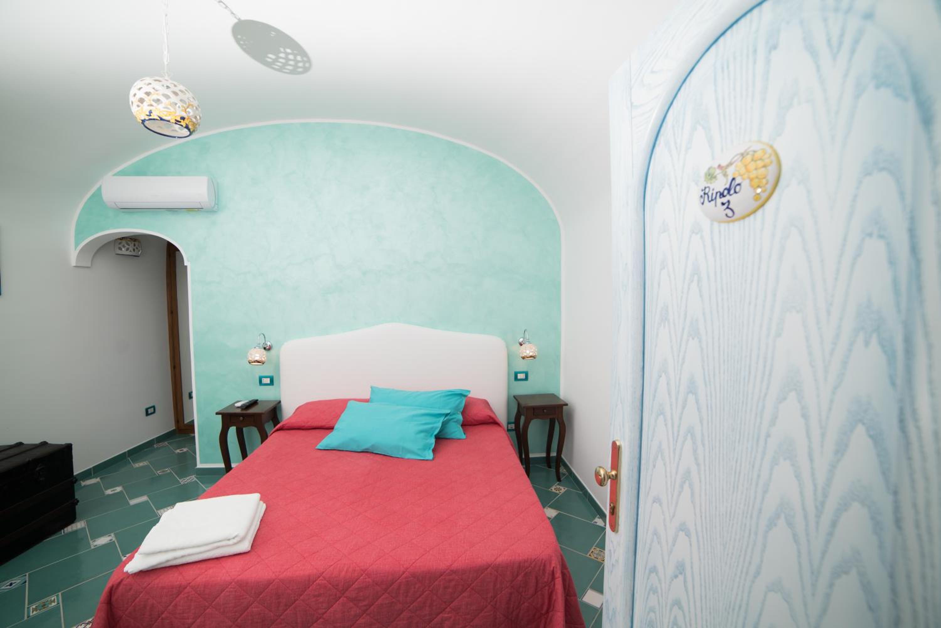 Double Room with Mountain View - Photo 10