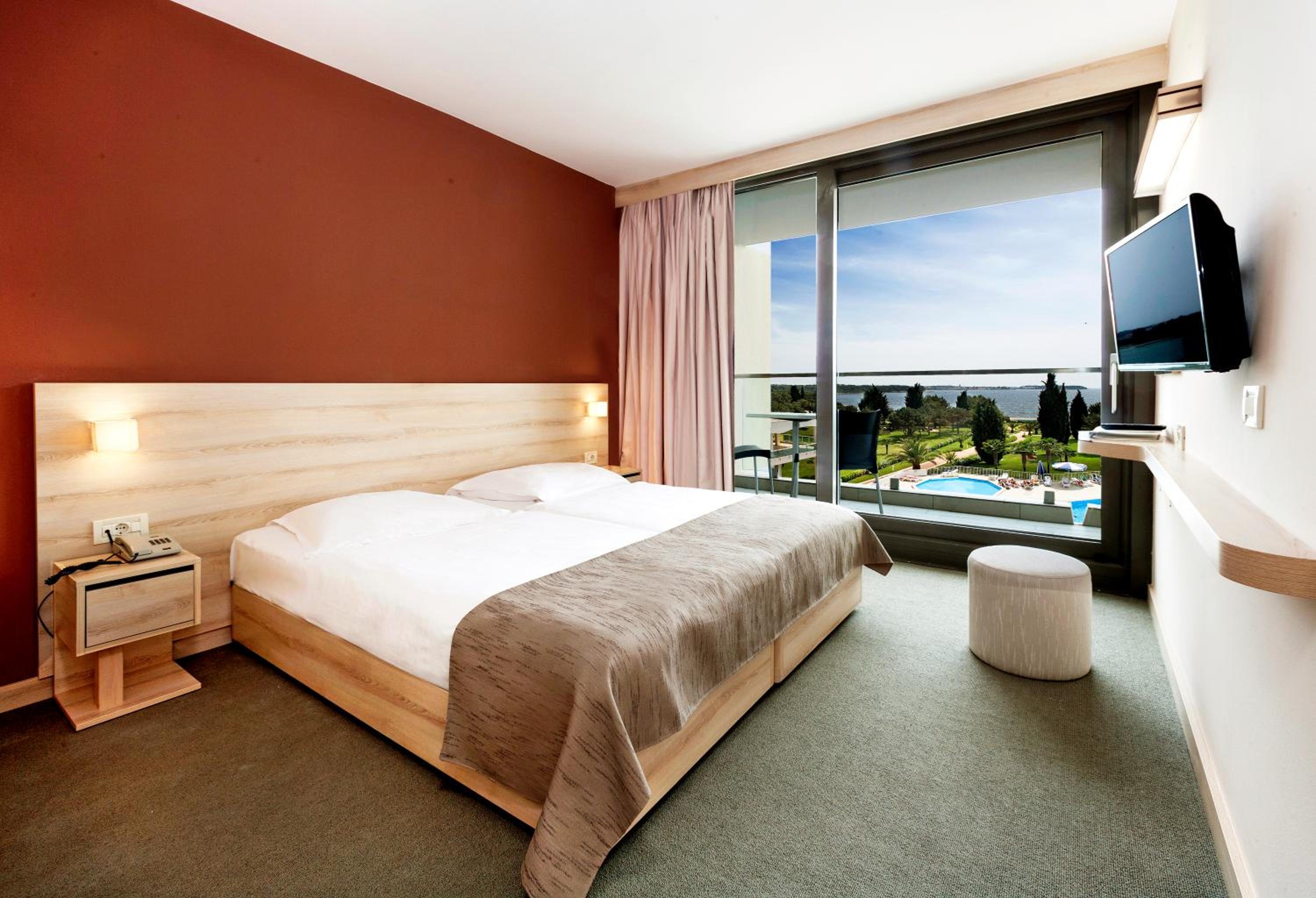 Superior Room with Balcony and Sea View
