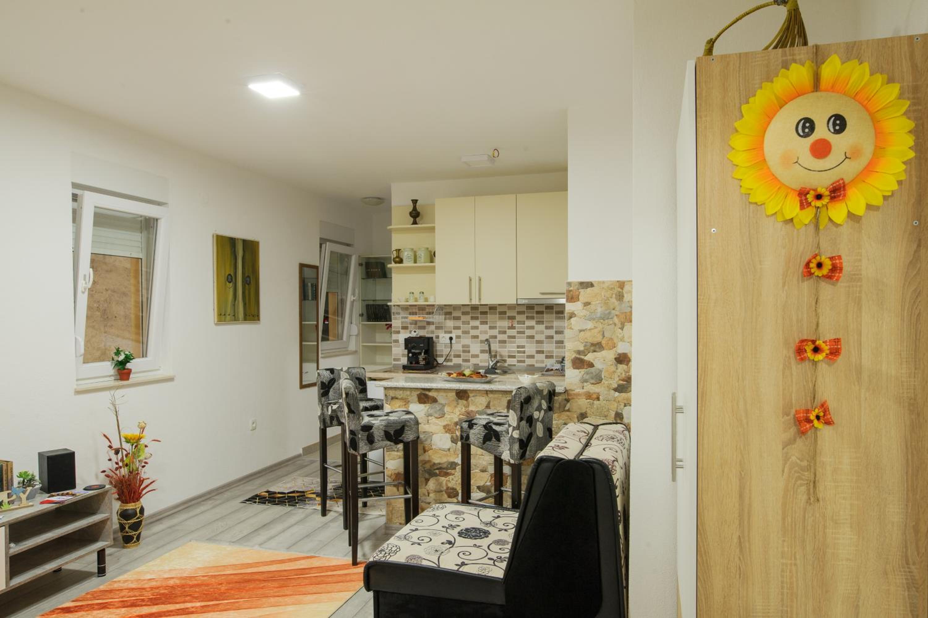 One-Bedroom Apartment photo 2