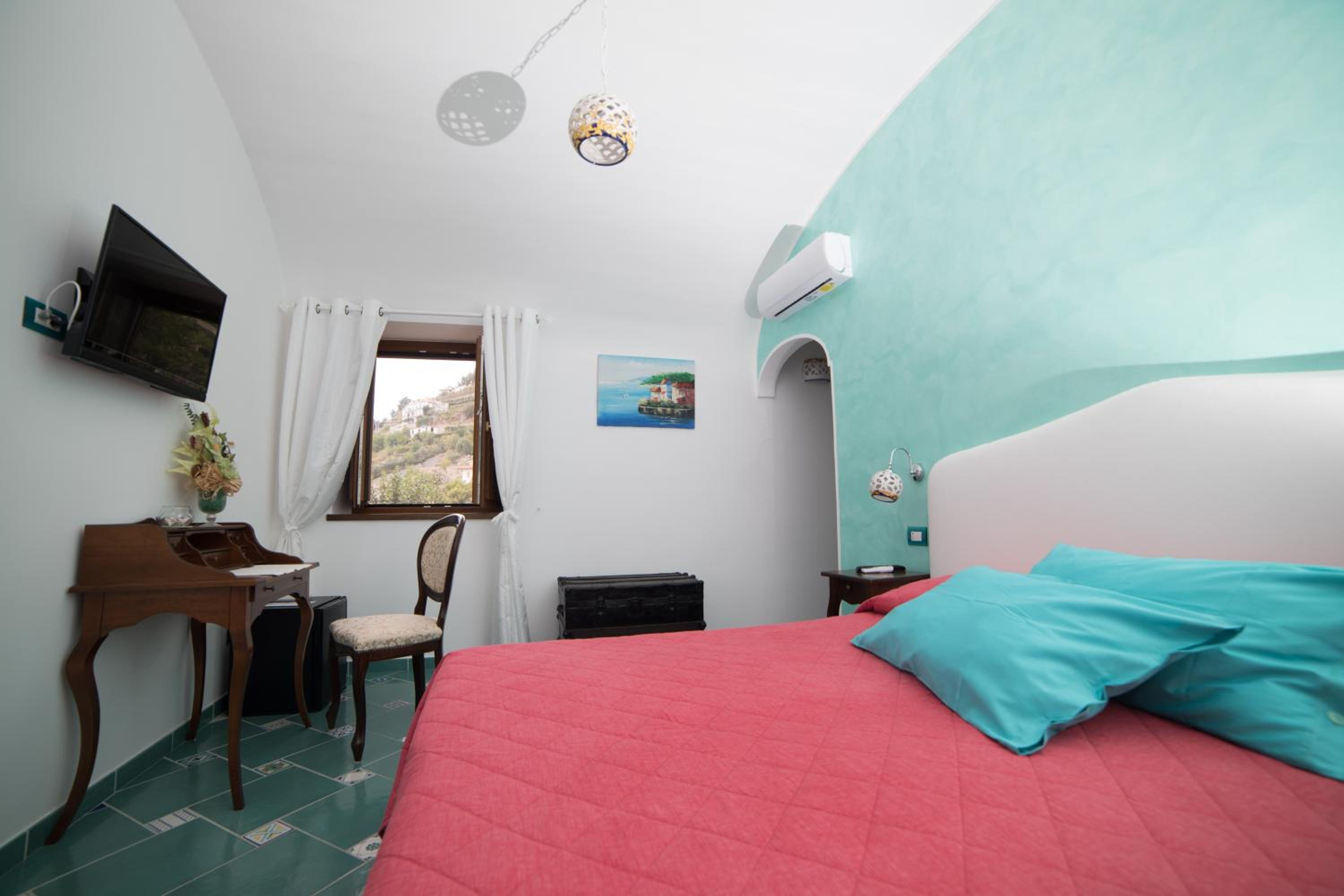 Double Room with Mountain View - Photo 2