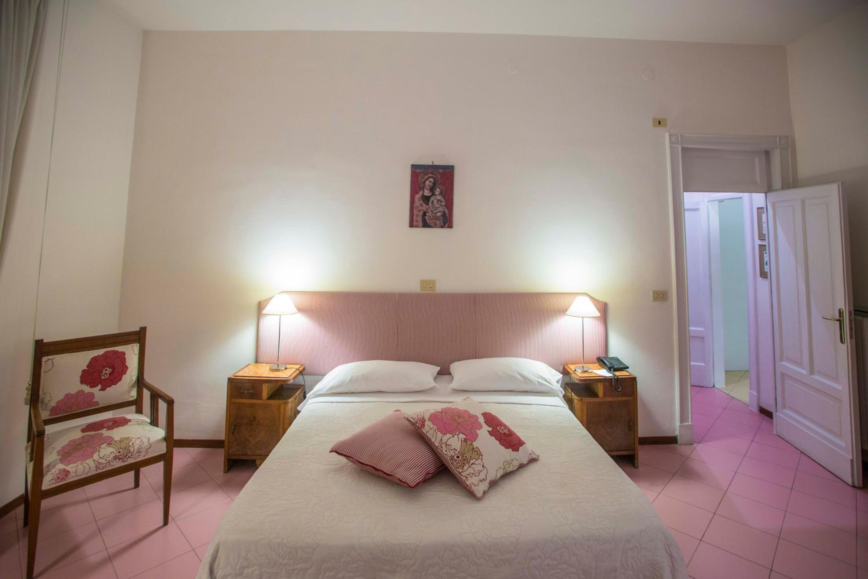 Suite - Photo 2