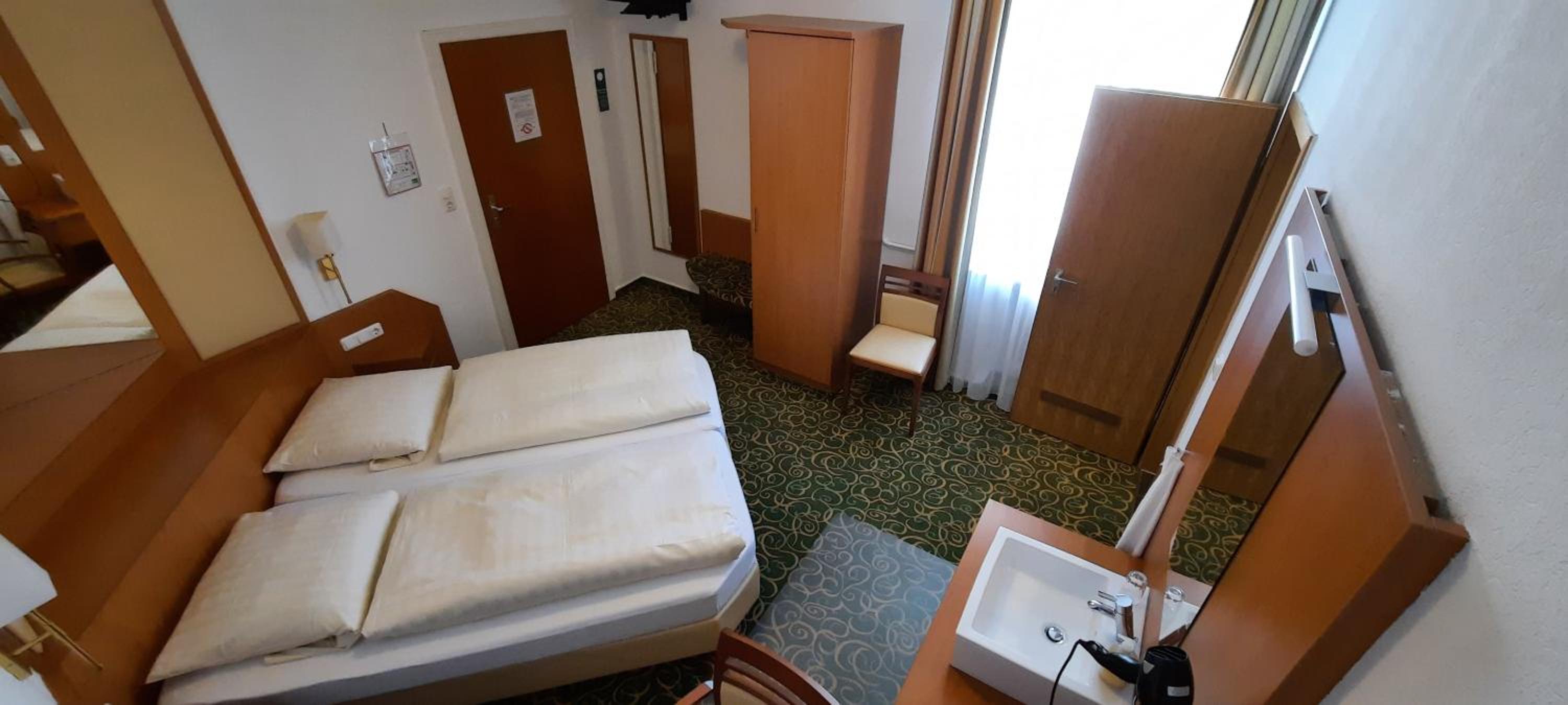 Double Room - Photo 19