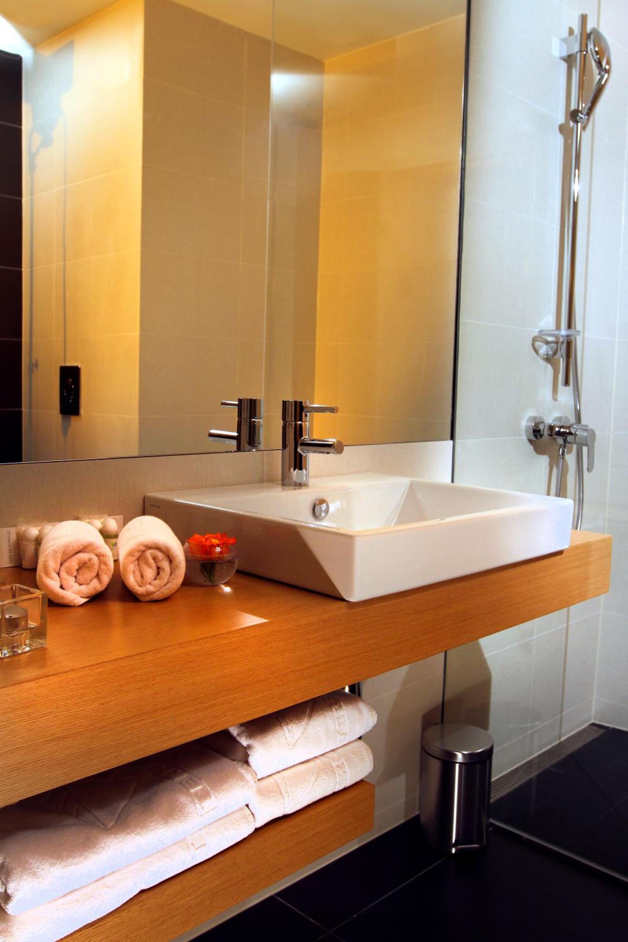Premium Double Or Twin Room - Photo 3