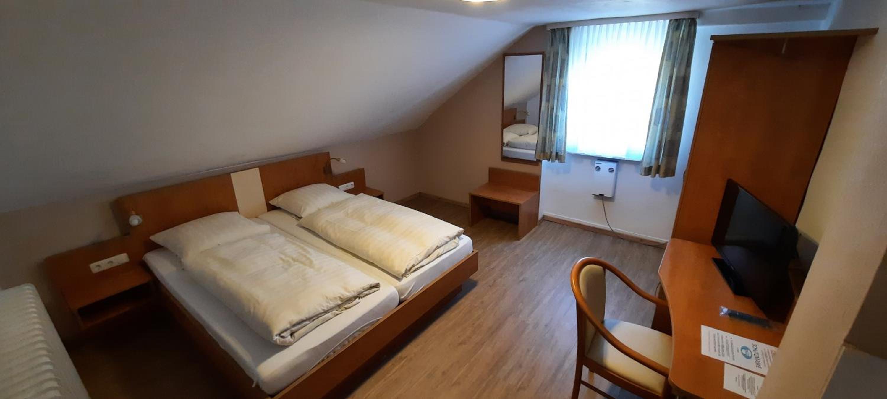 Double Room with Shared Bathroom photo 3