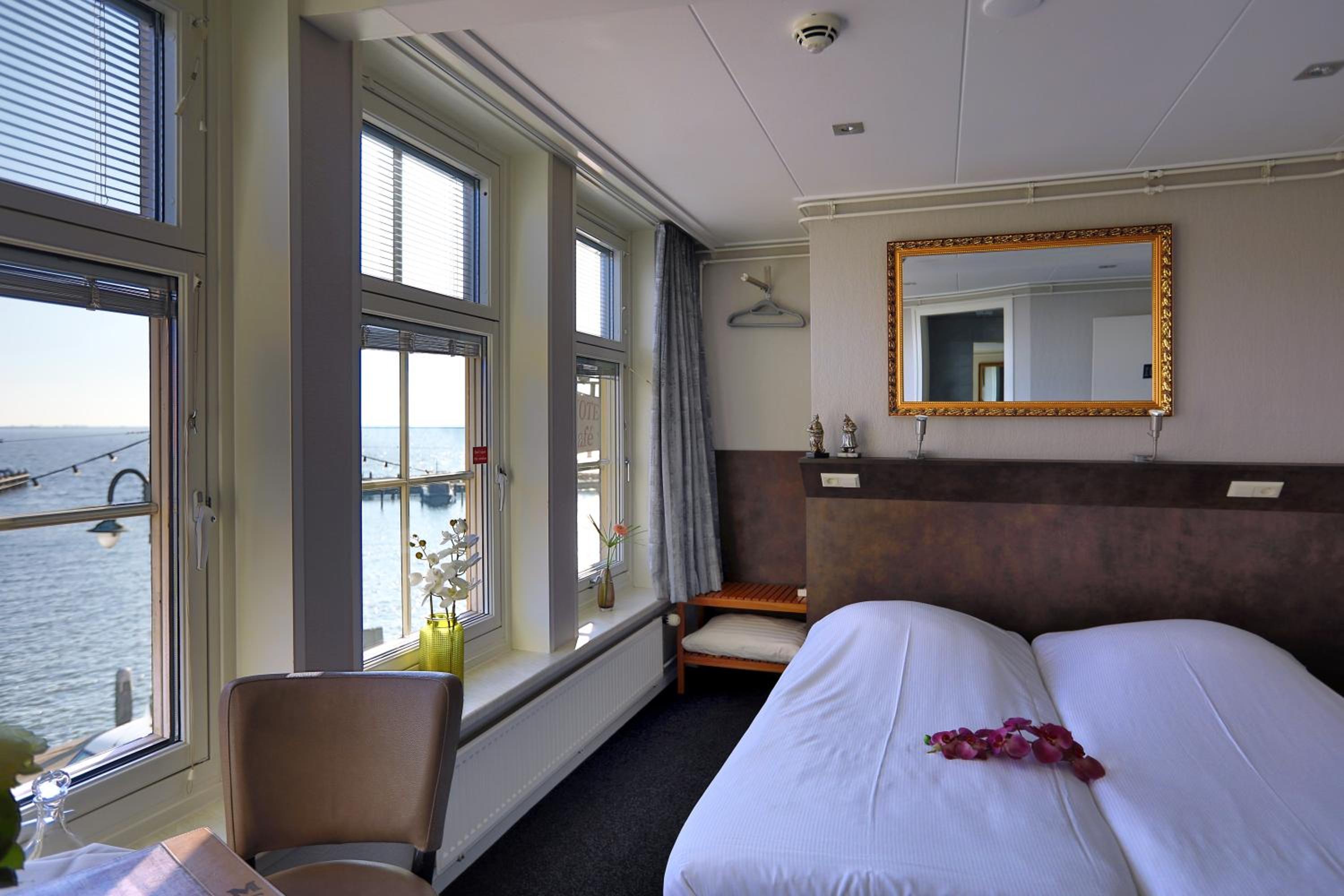 Double Room with Sea View - Photo 3