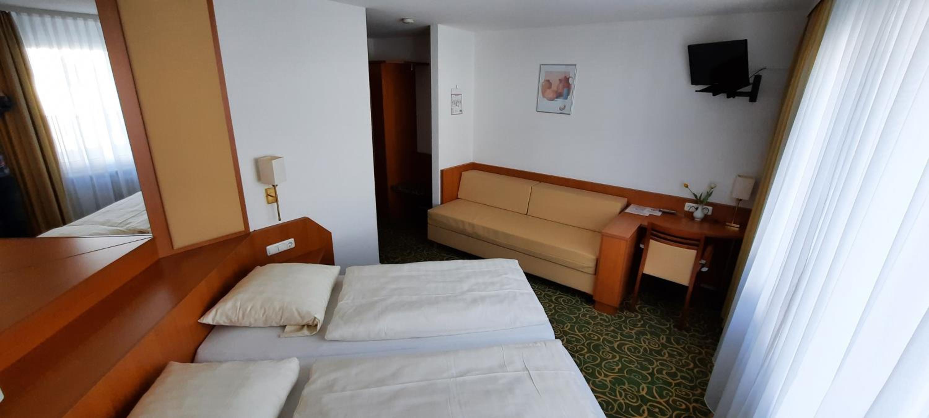 Double Room - Photo 18
