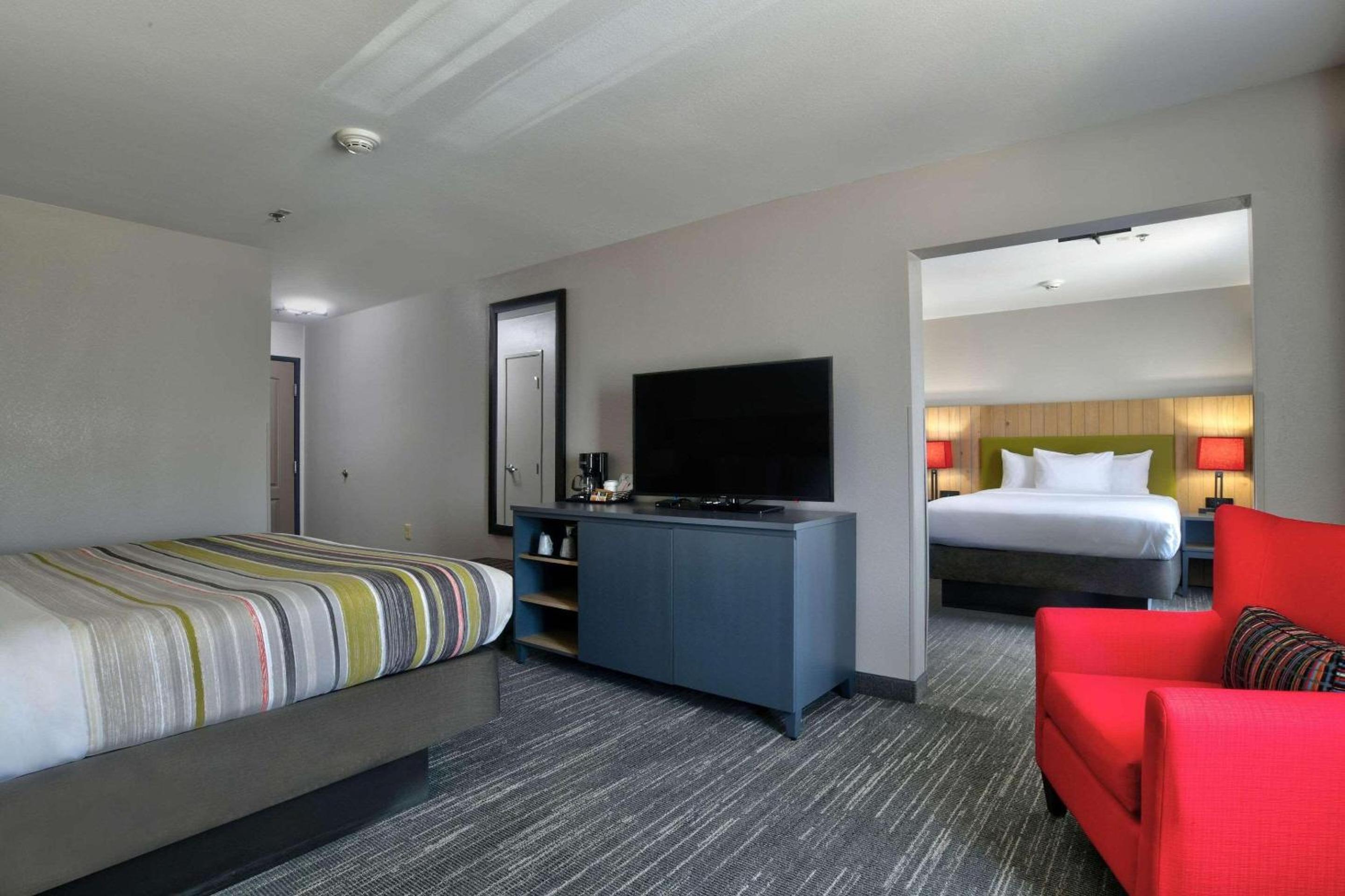 Quadruple Room with King Bed and Queen Bed - Non Smoking