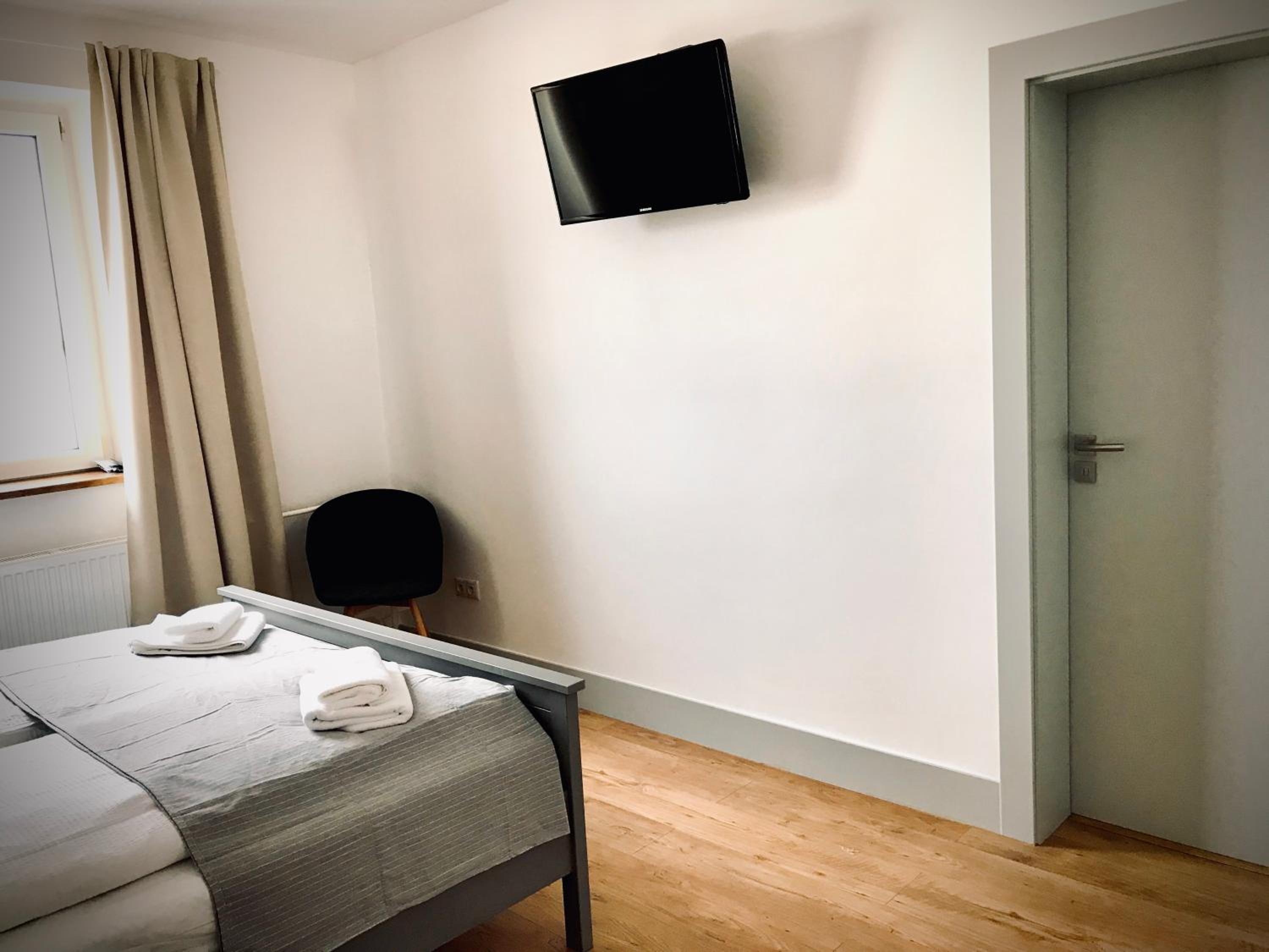 Double Room - Photo 5