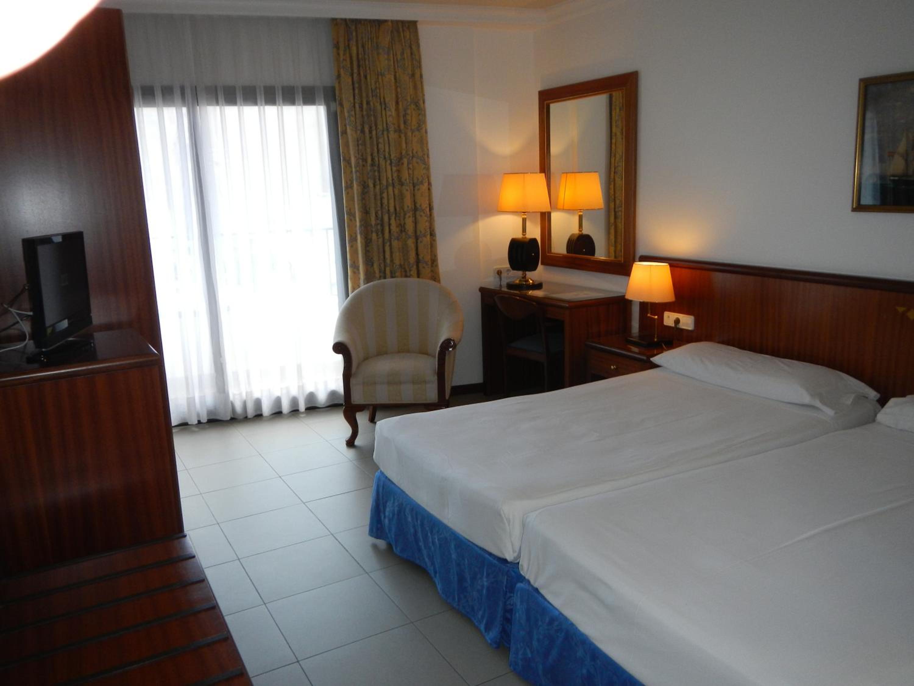 Standard Double or Twin Room with Balcony - Photo 3