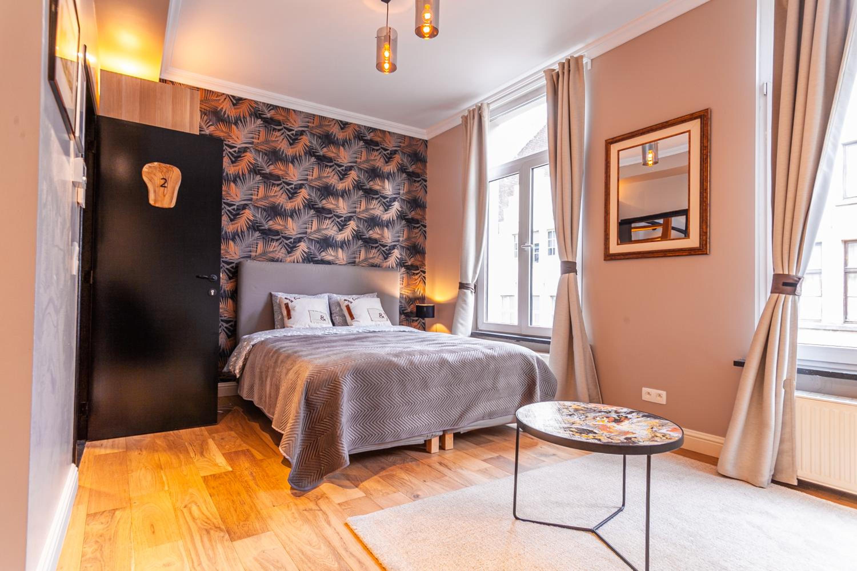 One-Bedroom Apartment - Photo 1